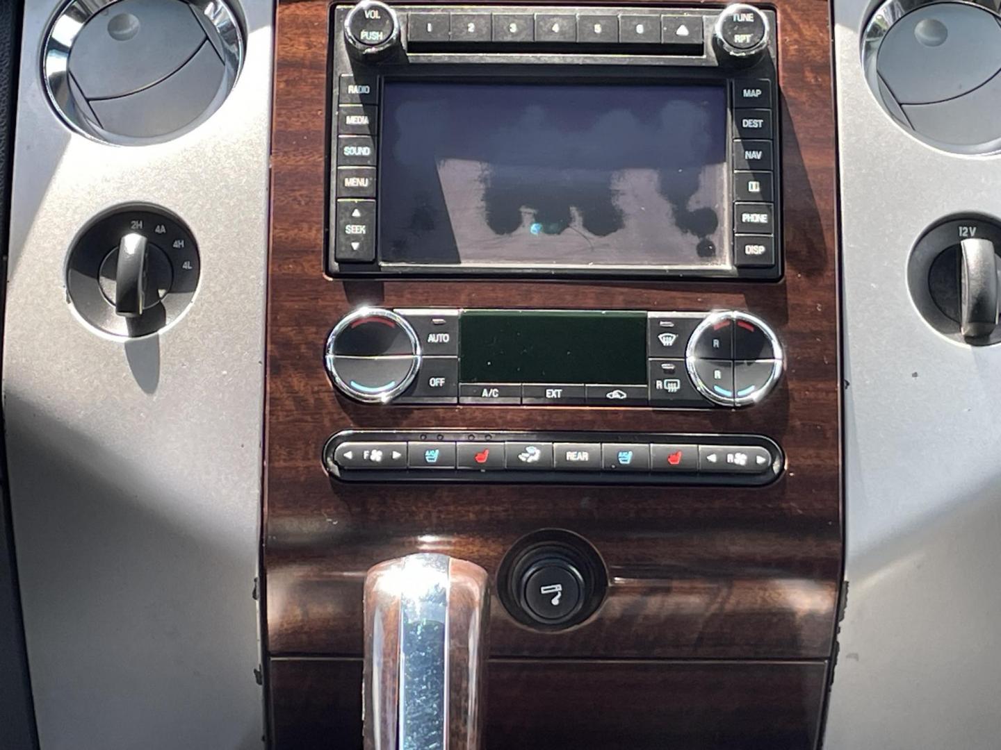 2010 black /black Ford Expedition EL Limited 4WD (1FMJK2A51AE) with an 5.4L V8 SOHC 16V engine, 6-Speed Automatic transmission, located at 101 N. Main Street, Muncy, PA, 17756, (570) 546-5462, 41.207691, -76.785942 - Photo#8