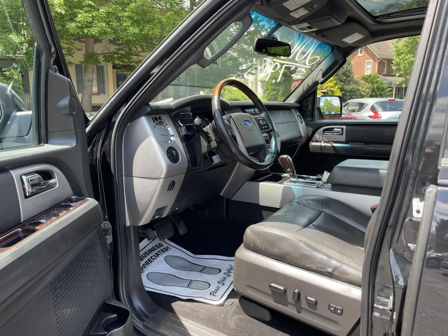 2010 black /black Ford Expedition EL Limited 4WD (1FMJK2A51AE) with an 5.4L V8 SOHC 16V engine, 6-Speed Automatic transmission, located at 101 N. Main Street, Muncy, PA, 17756, (570) 546-5462, 41.207691, -76.785942 - Photo#6