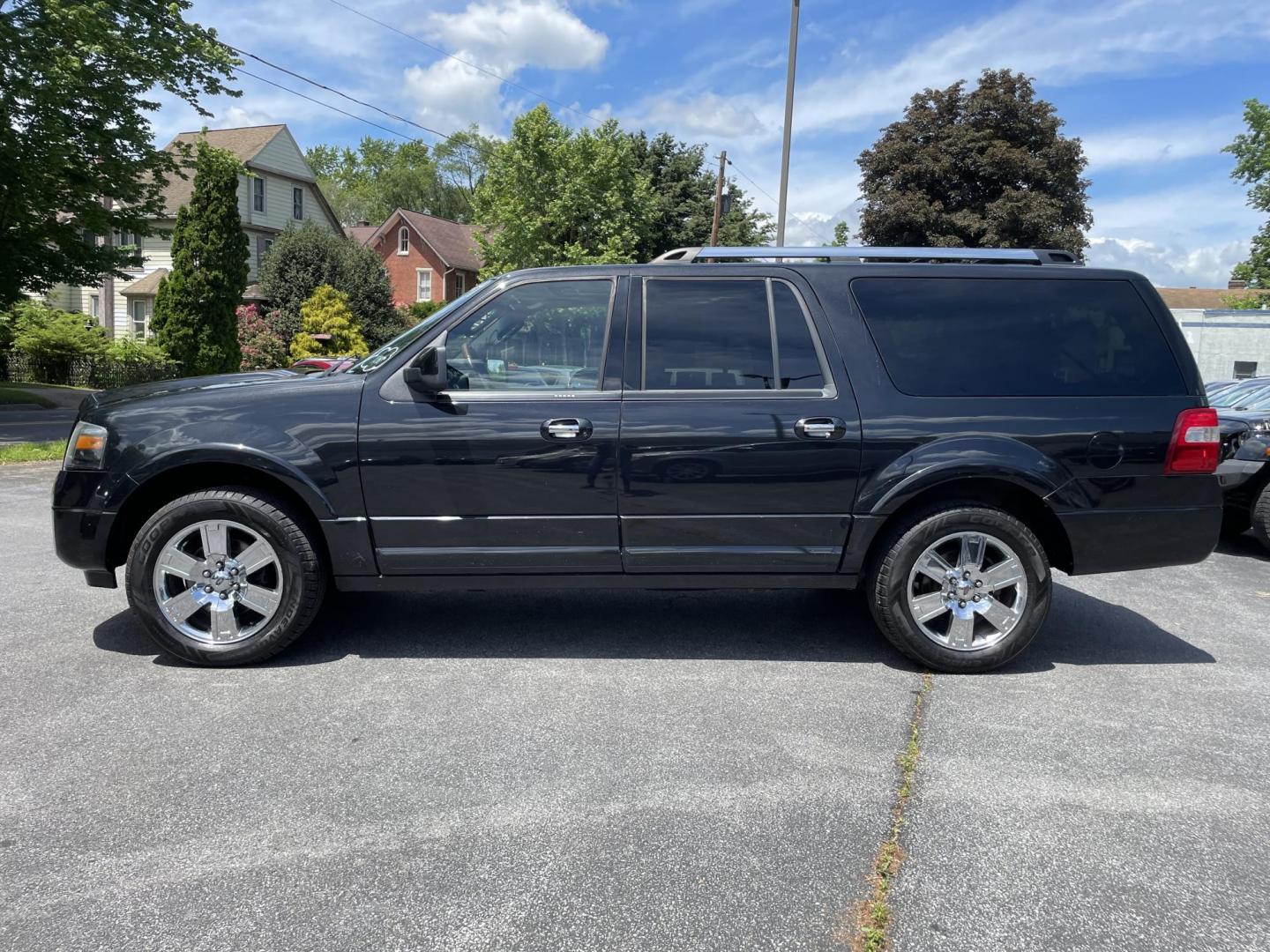 2010 black /black Ford Expedition EL Limited 4WD (1FMJK2A51AE) with an 5.4L V8 SOHC 16V engine, 6-Speed Automatic transmission, located at 101 N. Main Street, Muncy, PA, 17756, (570) 546-5462, 41.207691, -76.785942 - Photo#3