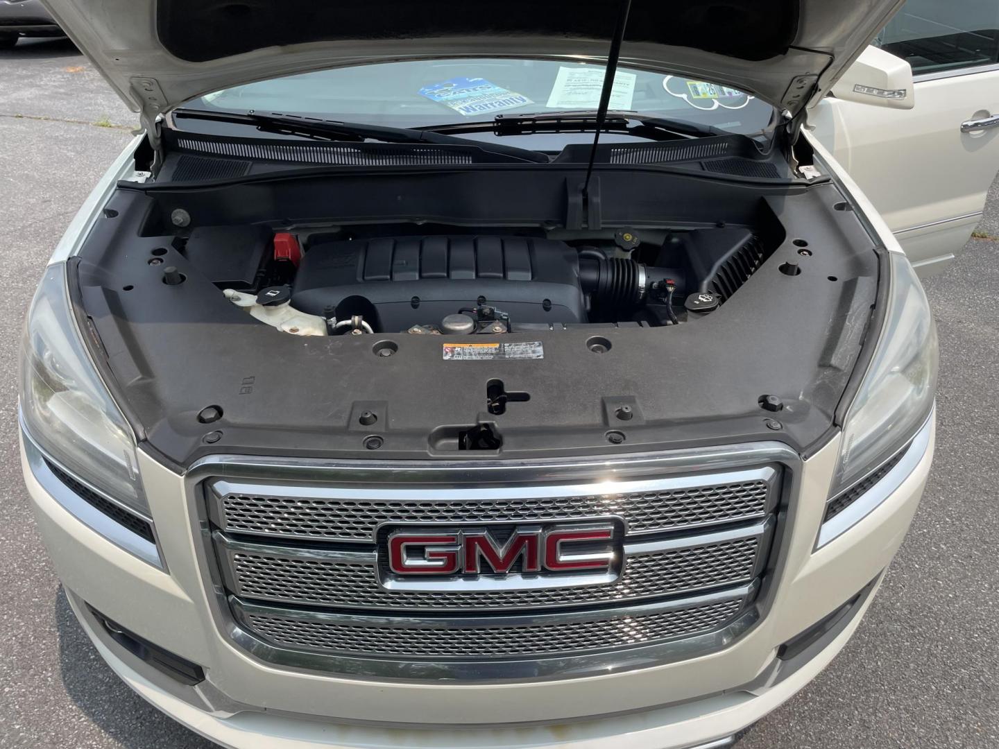 2013 White /black GMC Acadia Denali AWD (1GKKVTKD8DJ) with an 3.6L V6 DOHC 24V engine, 6-Speed Automatic transmission, located at 101 N. Main Street, Muncy, PA, 17756, (570) 546-5462, 41.207691, -76.785942 - Photo#15