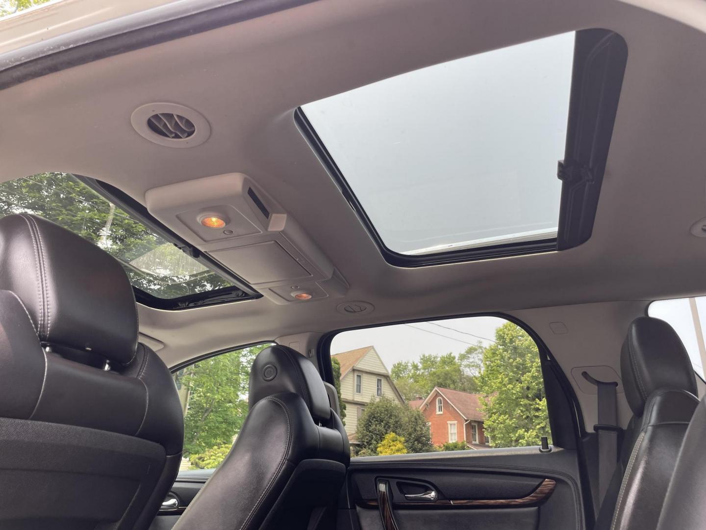 2013 White /black GMC Acadia Denali AWD (1GKKVTKD8DJ) with an 3.6L V6 DOHC 24V engine, 6-Speed Automatic transmission, located at 101 N. Main Street, Muncy, PA, 17756, (570) 546-5462, 41.207691, -76.785942 - Photo#12