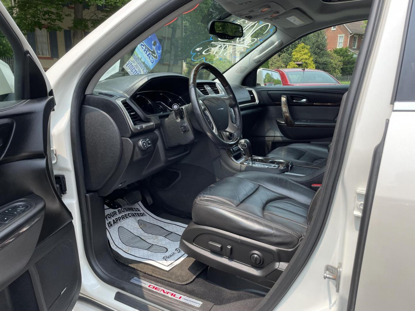 2013 White /black GMC Acadia Denali AWD (1GKKVTKD8DJ) with an 3.6L V6 DOHC 24V engine, 6-Speed Automatic transmission, located at 101 N. Main Street, Muncy, PA, 17756, (570) 546-5462, 41.207691, -76.785942 - Photo#8