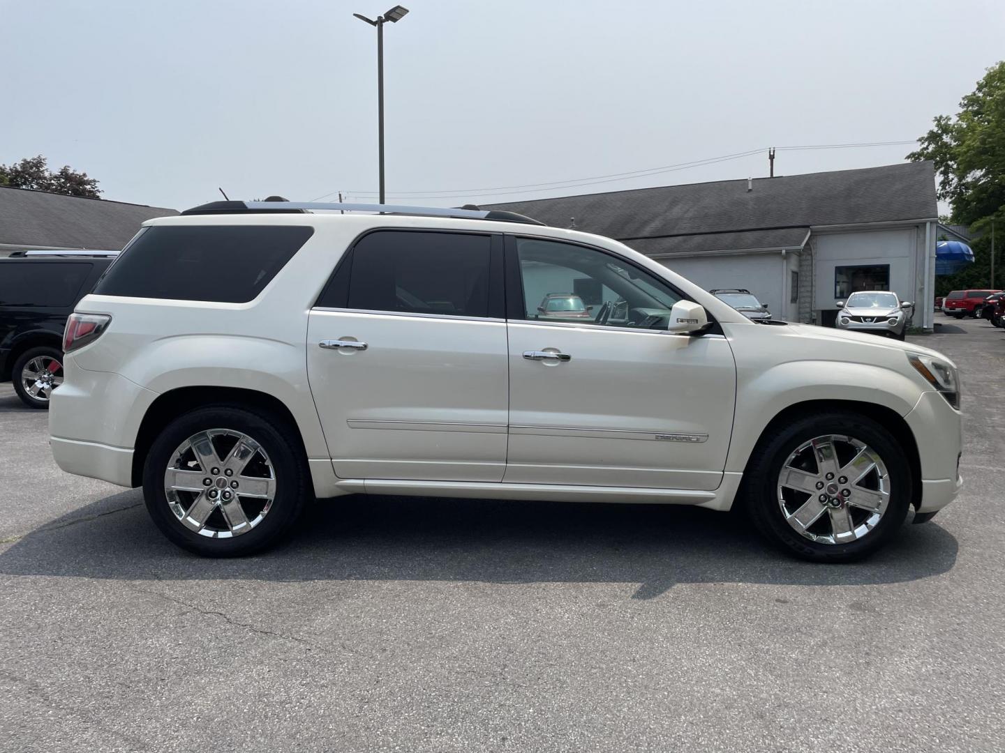 2013 White /black GMC Acadia Denali AWD (1GKKVTKD8DJ) with an 3.6L V6 DOHC 24V engine, 6-Speed Automatic transmission, located at 101 N. Main Street, Muncy, PA, 17756, (570) 546-5462, 41.207691, -76.785942 - Photo#5