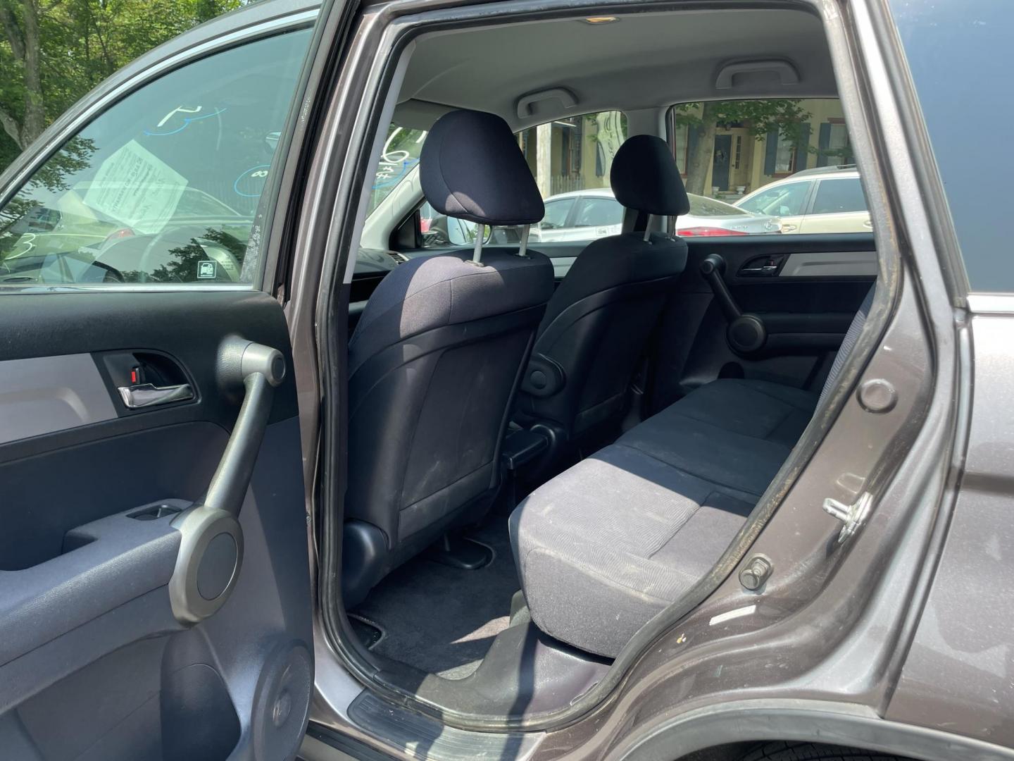 2011 Honda CR-V LX 4WD 5-Speed AT (5J6RE4H35BL) with an 2.4L L4 DOHC 16V engine, 5-Speed Automatic transmission, located at 101 N. Main Street, Muncy, PA, 17756, (570) 546-5462, 41.207691, -76.785942 - Photo#5