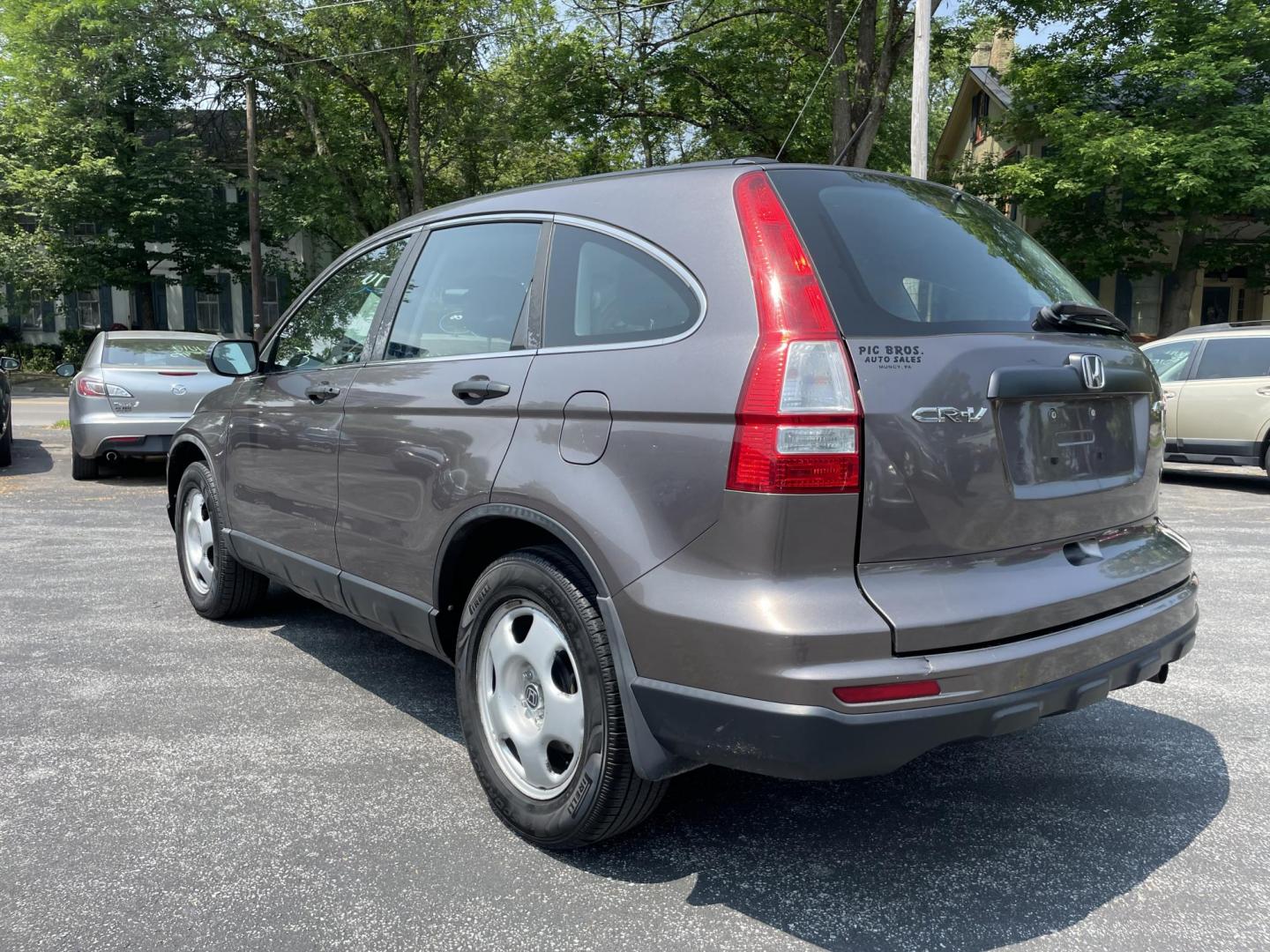 2011 Honda CR-V LX 4WD 5-Speed AT (5J6RE4H35BL) with an 2.4L L4 DOHC 16V engine, 5-Speed Automatic transmission, located at 101 N. Main Street, Muncy, PA, 17756, (570) 546-5462, 41.207691, -76.785942 - Photo#2