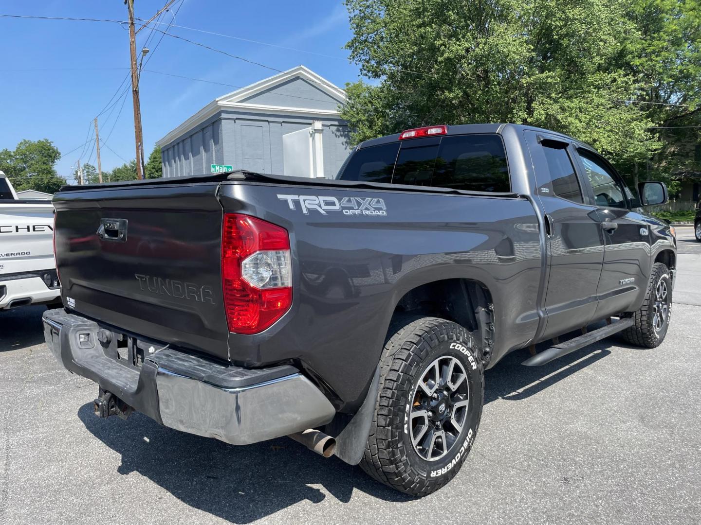 2014 Toyota Tundra SR5 5.7L V8 Double Cab 4WD (5TFUY5F15EX) with an 5.7L V8 DOHC 32V engine, 6-Speed Automatic transmission, located at 101 N. Main Street, Muncy, PA, 17756, (570) 546-5462, 41.207691, -76.785942 - Photo#3