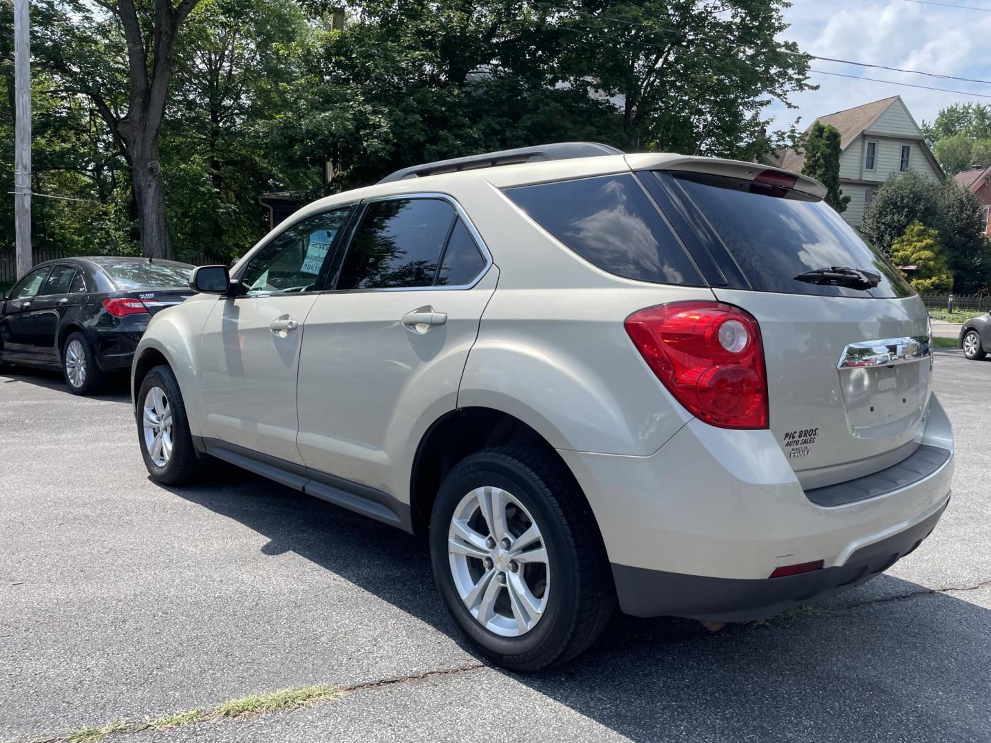 2015 Chevrolet Equinox 1LT AWD (2GNFLFEK4F6) with an 2.4L L4 DOHC 16V FFV engine, 6-Speed Automatic transmission, located at 101 N. Main Street, Muncy, PA, 17756, (570) 546-5462, 41.207691, -76.785942 - Photo#3
