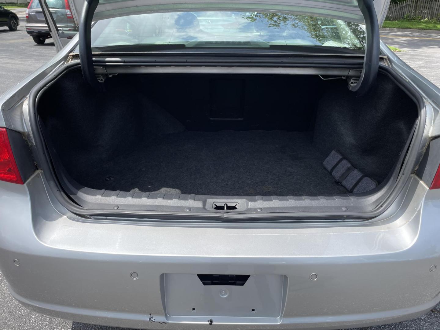 2008 silver Buick Lucerne CXL (1G4HD57248U) with an 3.8L V6 OHV 12V engine, 4-Speed Automatic Overdrive transmission, located at 101 N. Main Street, Muncy, PA, 17756, (570) 546-5462, 41.207691, -76.785942 - Photo#6