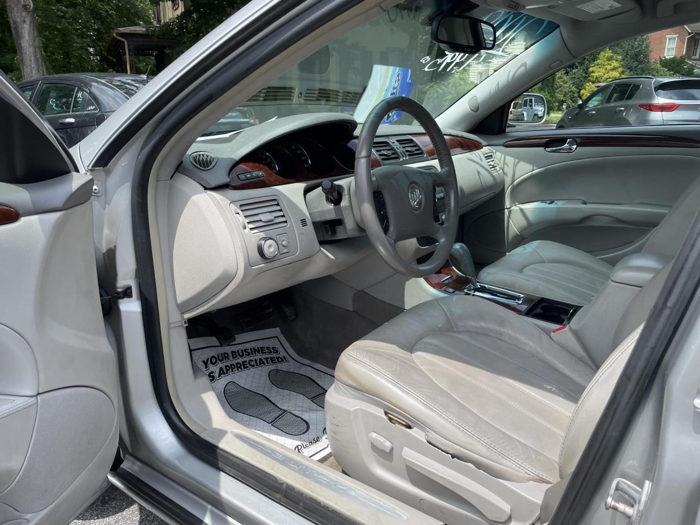2008 silver Buick Lucerne CXL (1G4HD57248U) with an 3.8L V6 OHV 12V engine, 4-Speed Automatic Overdrive transmission, located at 101 N. Main Street, Muncy, PA, 17756, (570) 546-5462, 41.207691, -76.785942 - Photo#4