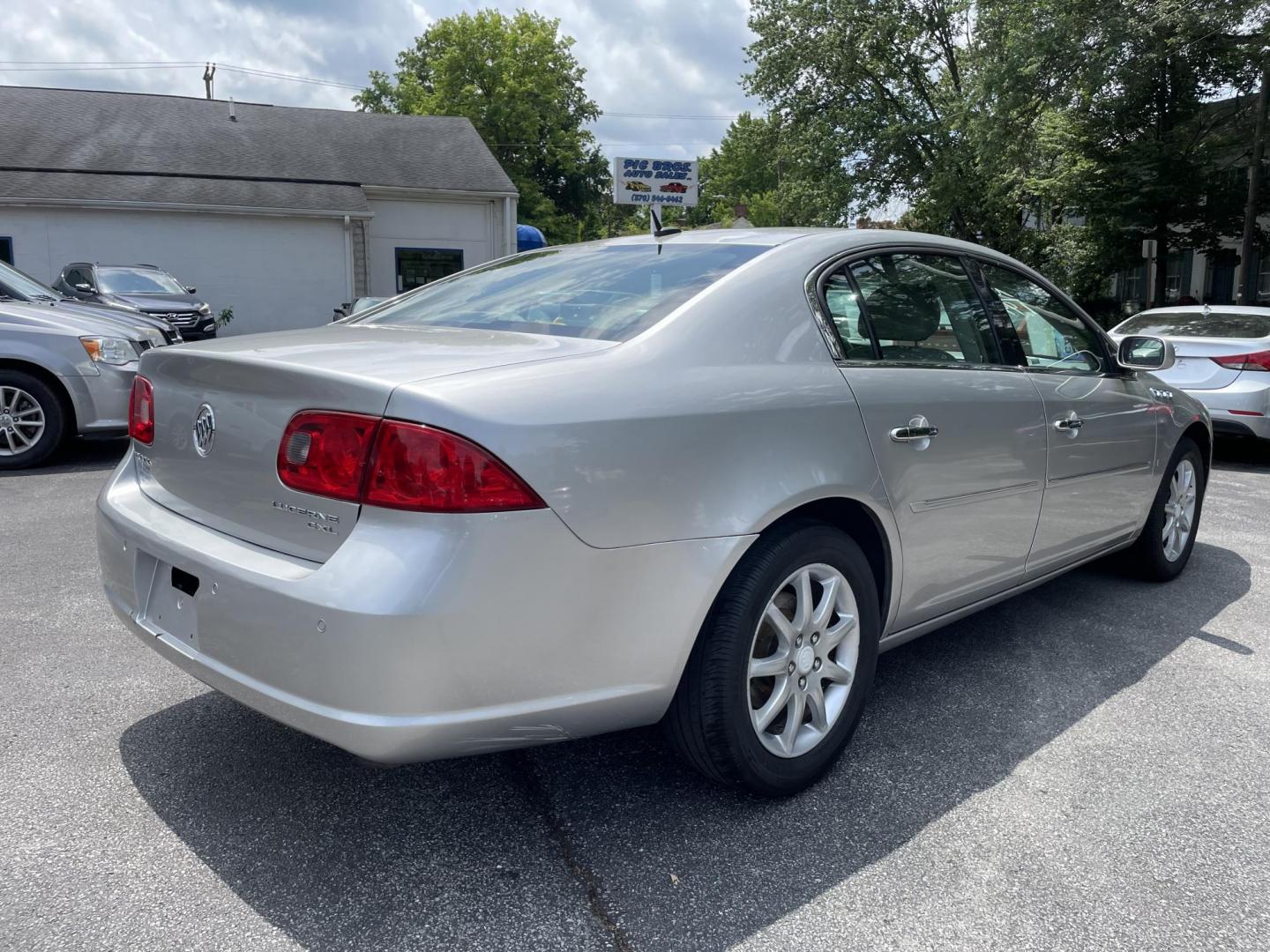 2008 silver Buick Lucerne CXL (1G4HD57248U) with an 3.8L V6 OHV 12V engine, 4-Speed Automatic Overdrive transmission, located at 101 N. Main Street, Muncy, PA, 17756, (570) 546-5462, 41.207691, -76.785942 - Photo#3