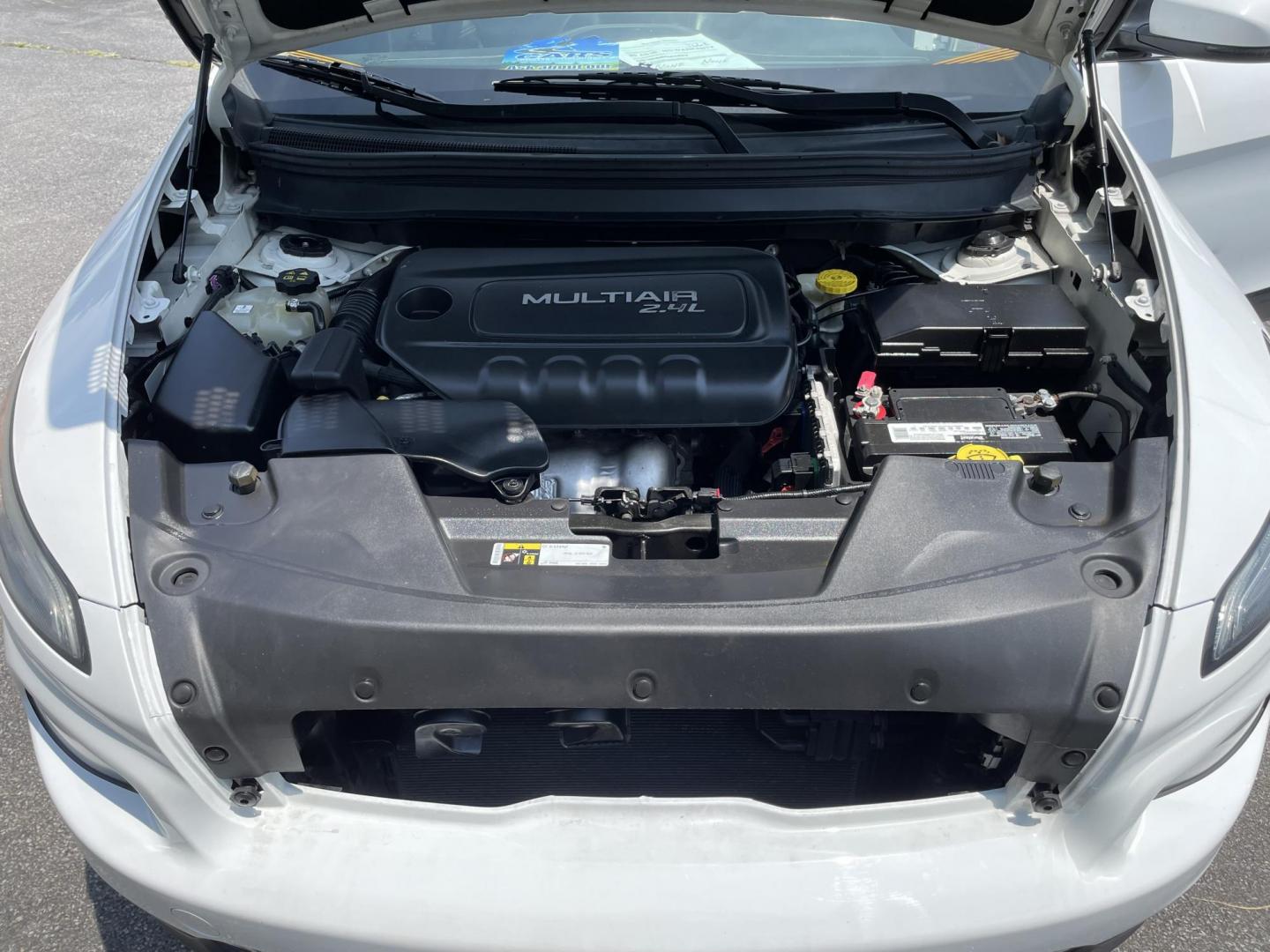 2014 White /black Jeep Cherokee Limited 4WD (1C4PJMDB2EW) with an 2.4L L4 DOHC 16V engine, 9-Speed Automatic transmission, located at 101 N. Main Street, Muncy, PA, 17756, (570) 546-5462, 41.207691, -76.785942 - Photo#8