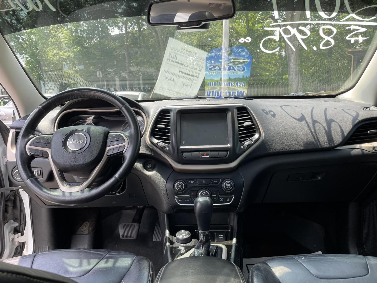 2014 White /black Jeep Cherokee Limited 4WD (1C4PJMDB2EW) with an 2.4L L4 DOHC 16V engine, 9-Speed Automatic transmission, located at 101 N. Main Street, Muncy, PA, 17756, (570) 546-5462, 41.207691, -76.785942 - Photo#4