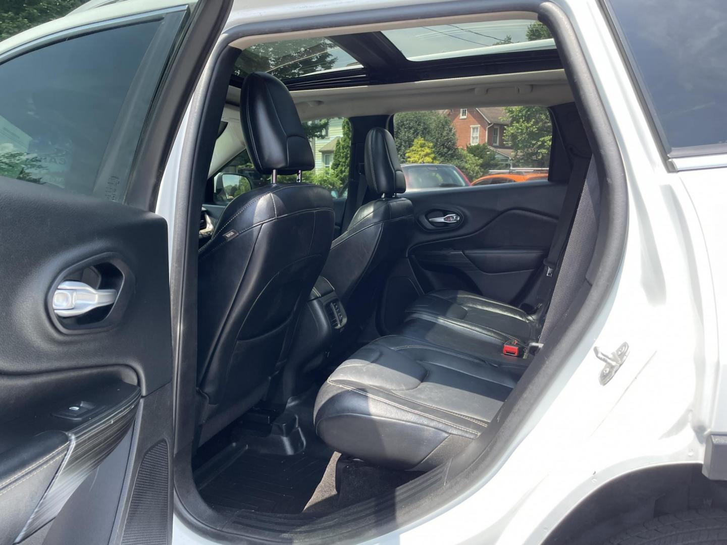 2014 White /black Jeep Cherokee Limited 4WD (1C4PJMDB2EW) with an 2.4L L4 DOHC 16V engine, 9-Speed Automatic transmission, located at 101 N. Main Street, Muncy, PA, 17756, (570) 546-5462, 41.207691, -76.785942 - Photo#6