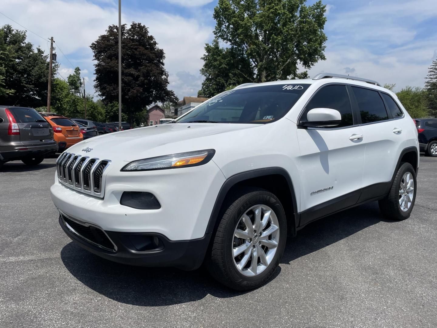 2014 White /black Jeep Cherokee Limited 4WD (1C4PJMDB2EW) with an 2.4L L4 DOHC 16V engine, 9-Speed Automatic transmission, located at 101 N. Main Street, Muncy, PA, 17756, (570) 546-5462, 41.207691, -76.785942 - Photo#0