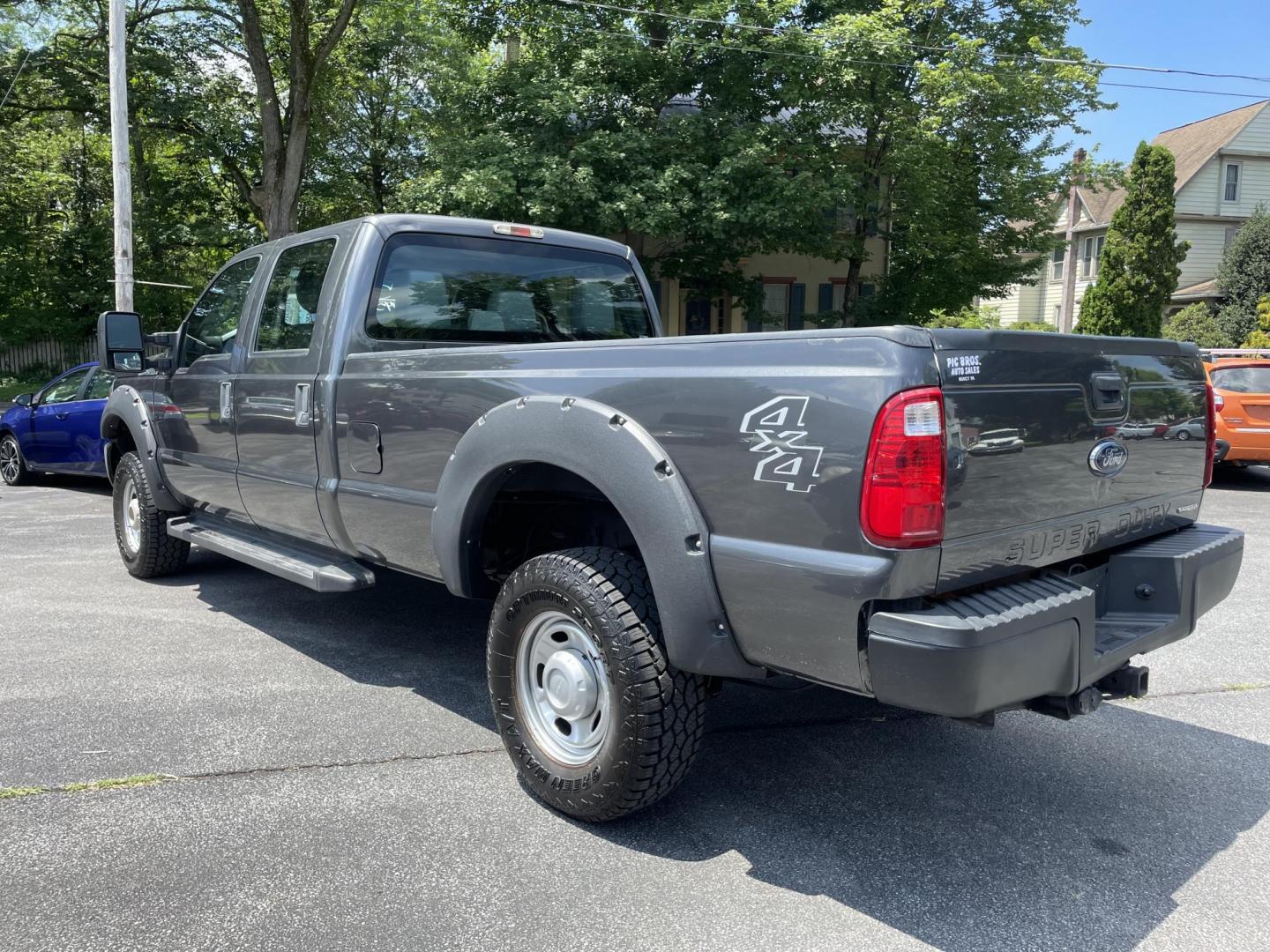 2015 Ford F-250 SD Crew Cab 4WD (1FT7W2B6XFE) with an 6.2L V8 OHV 16V engine, 6-Speed Automatic transmission, located at 101 N. Main Street, Muncy, PA, 17756, (570) 546-5462, 41.207691, -76.785942 - Photo#3