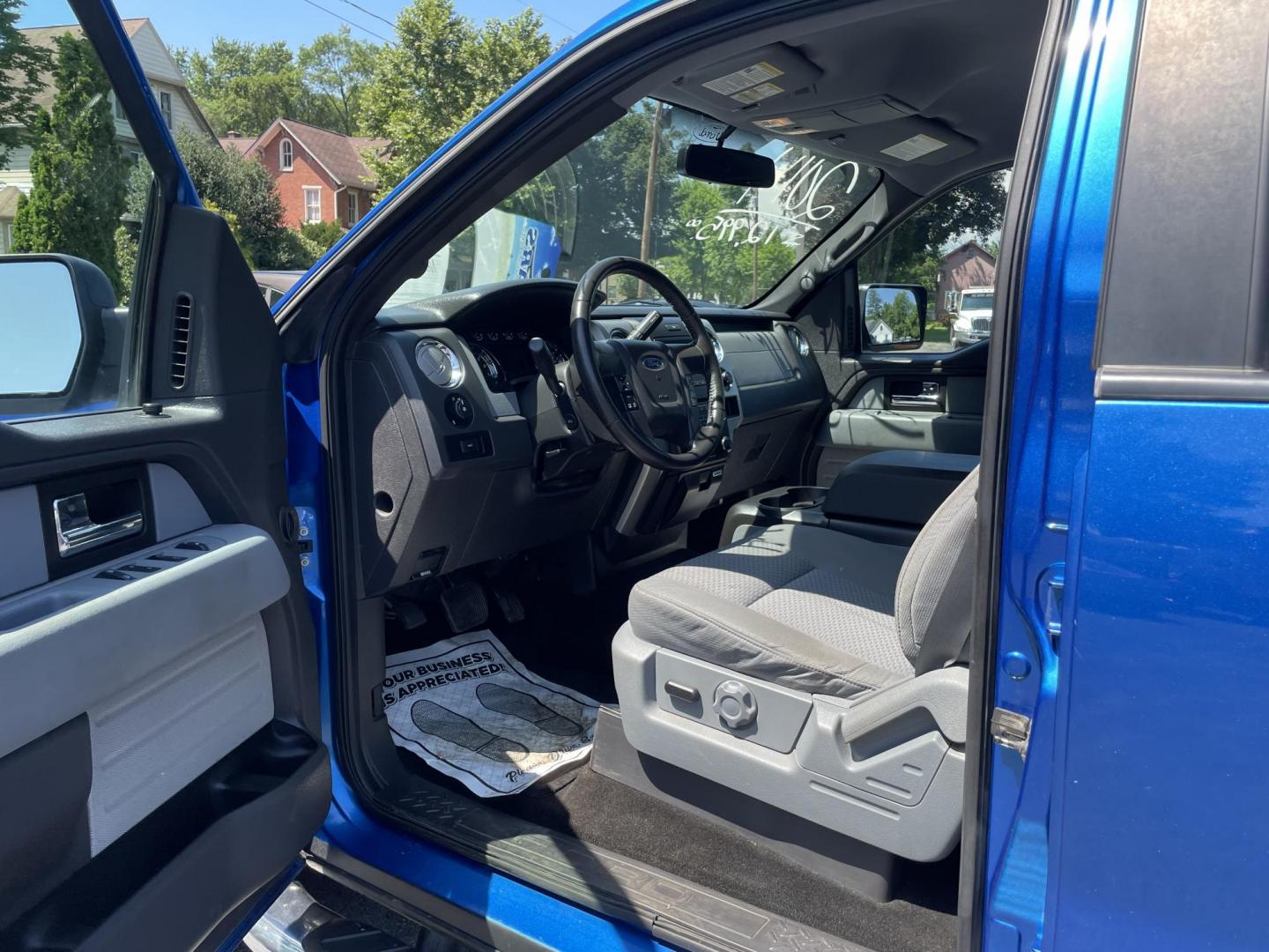 2014 blue /tan Ford F-150 XL SuperCrew 5.5-ft. Bed 4WD (1FTFW1EF1EF) with an 5.0L V8 engine, 6-Speed Automatic transmission, located at 101 N. Main Street, Muncy, PA, 17756, (570) 546-5462, 41.207691, -76.785942 - Photo#4