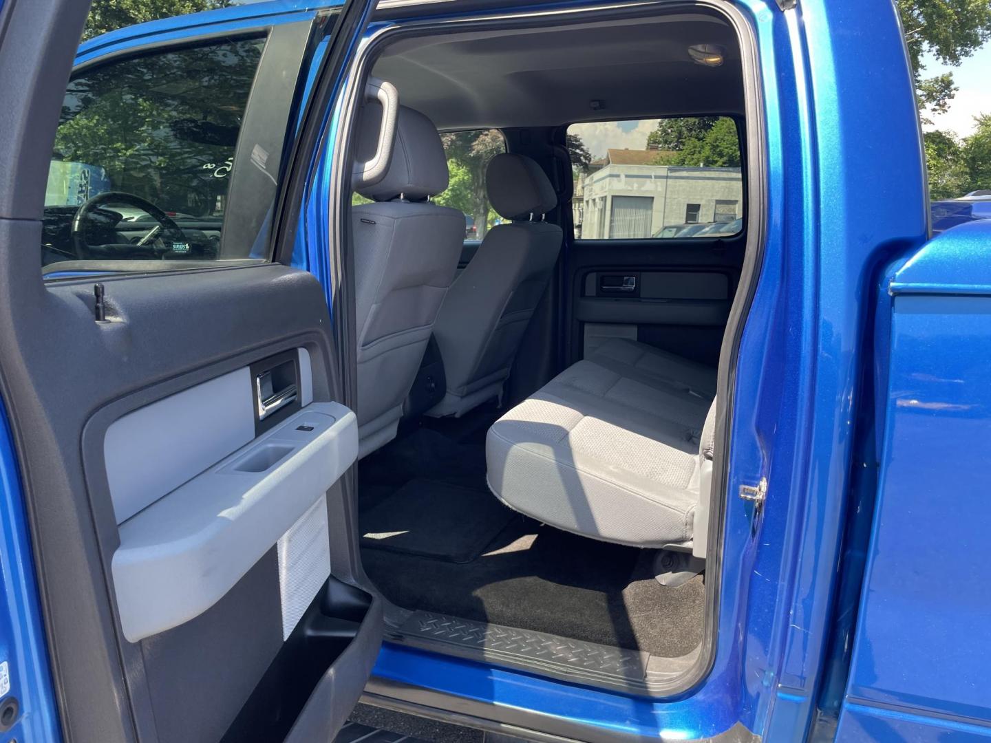 2014 blue /tan Ford F-150 XL SuperCrew 5.5-ft. Bed 4WD (1FTFW1EF1EF) with an 5.0L V8 engine, 6-Speed Automatic transmission, located at 101 N. Main Street, Muncy, PA, 17756, (570) 546-5462, 41.207691, -76.785942 - Photo#5