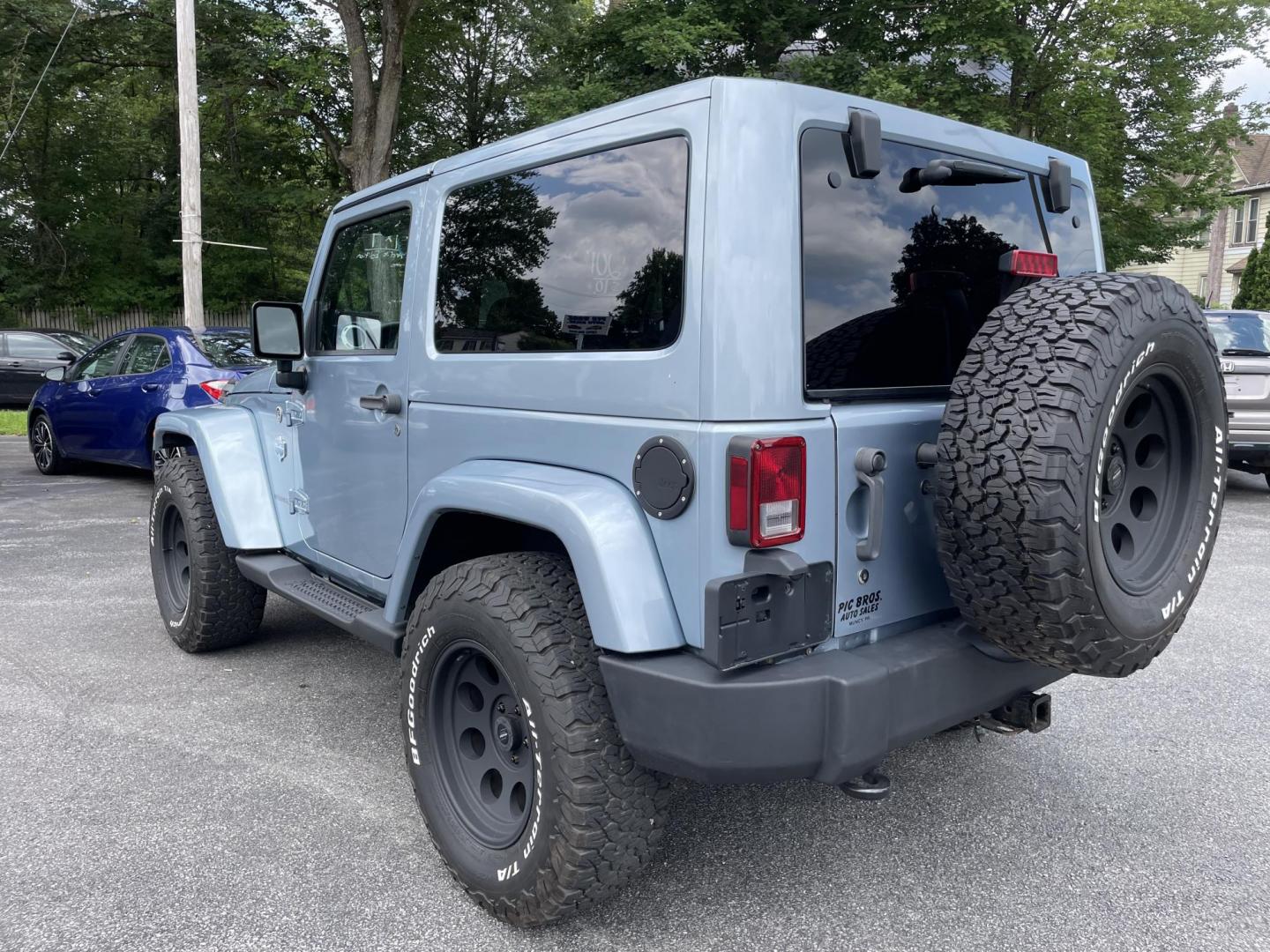 2012 blue /black Jeep Wrangler Sahara Arctic Edition 4WD (1C4AJWBG1CL) with an 3.6L V6 DOHC 24V FFV engine, Auto transmission, located at 101 N. Main Street, Muncy, PA, 17756, (570) 546-5462, 41.207691, -76.785942 - Photo#2