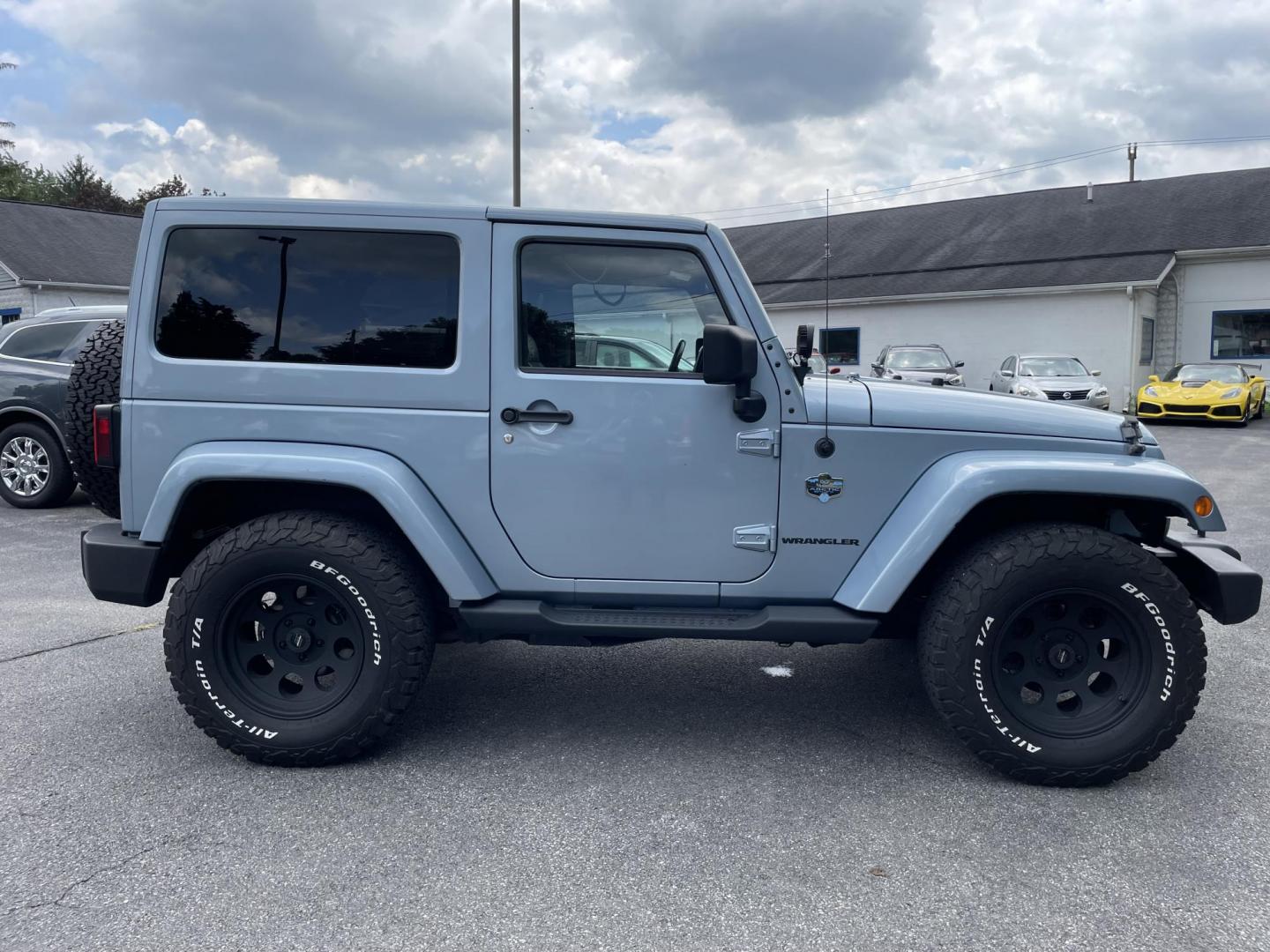 2012 blue /black Jeep Wrangler Sahara Arctic Edition 4WD (1C4AJWBG1CL) with an 3.6L V6 DOHC 24V FFV engine, Auto transmission, located at 101 N. Main Street, Muncy, PA, 17756, (570) 546-5462, 41.207691, -76.785942 - Photo#4