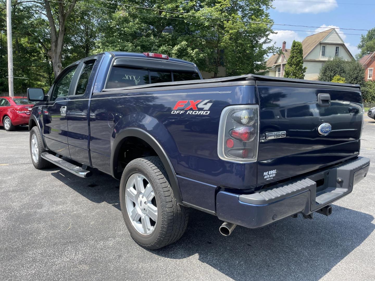 2006 blue Ford F-150 FX4 SuperCab (1FTPX14586F) with an 5.4L V8 SOHC 16V engine, 4-Speed Automatic Overdrive transmission, located at 101 N. Main Street, Muncy, PA, 17756, (570) 546-5462, 41.207691, -76.785942 - Photo#2