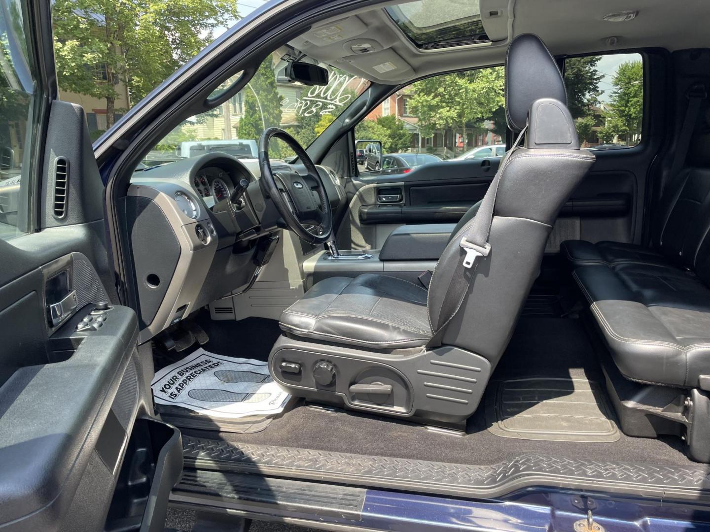 2006 blue Ford F-150 FX4 SuperCab (1FTPX14586F) with an 5.4L V8 SOHC 16V engine, 4-Speed Automatic Overdrive transmission, located at 101 N. Main Street, Muncy, PA, 17756, (570) 546-5462, 41.207691, -76.785942 - Photo#4