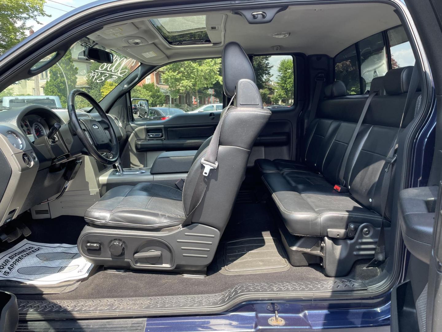 2006 blue Ford F-150 FX4 SuperCab (1FTPX14586F) with an 5.4L V8 SOHC 16V engine, 4-Speed Automatic Overdrive transmission, located at 101 N. Main Street, Muncy, PA, 17756, (570) 546-5462, 41.207691, -76.785942 - Photo#5