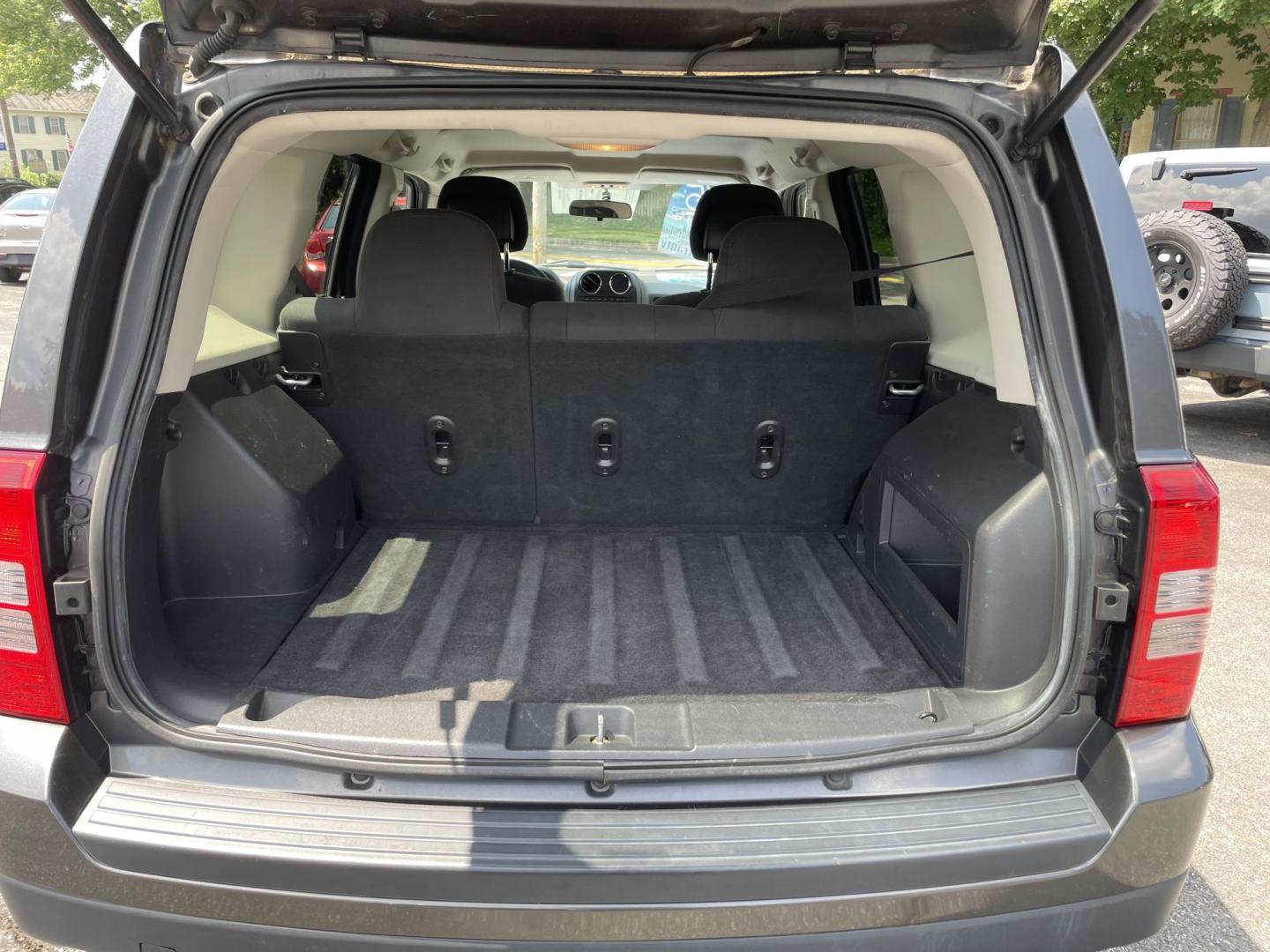 2015 Jeep Patriot Latitude 4WD (1C4NJRFB3FD) with an 2.4L L4 DOHC 16V engine, located at 101 N. Main Street, Muncy, PA, 17756, (570) 546-5462, 41.207691, -76.785942 - Photo#6