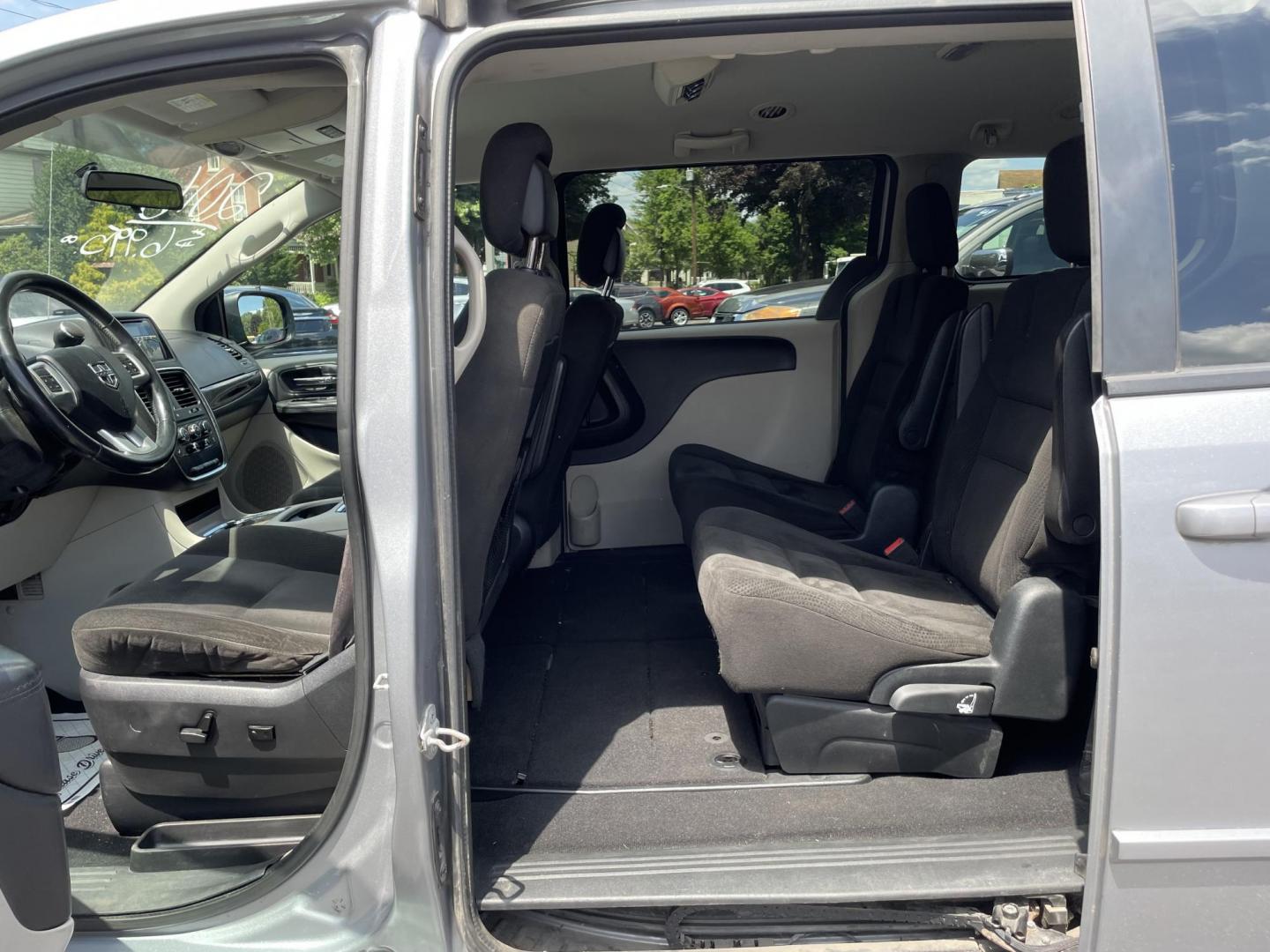 2016 Dodge Grand Caravan SXT (2C4RDGCG3GR) with an 3.6L V6 DOHC 24V engine, 6A transmission, located at 101 N. Main Street, Muncy, PA, 17756, (570) 546-5462, 41.207691, -76.785942 - Photo#6