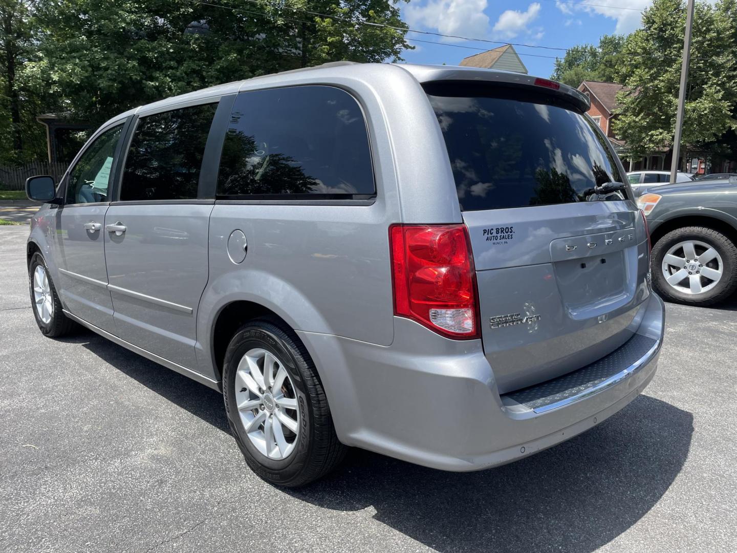 2016 Dodge Grand Caravan SXT (2C4RDGCG3GR) with an 3.6L V6 DOHC 24V engine, 6A transmission, located at 101 N. Main Street, Muncy, PA, 17756, (570) 546-5462, 41.207691, -76.785942 - Photo#2