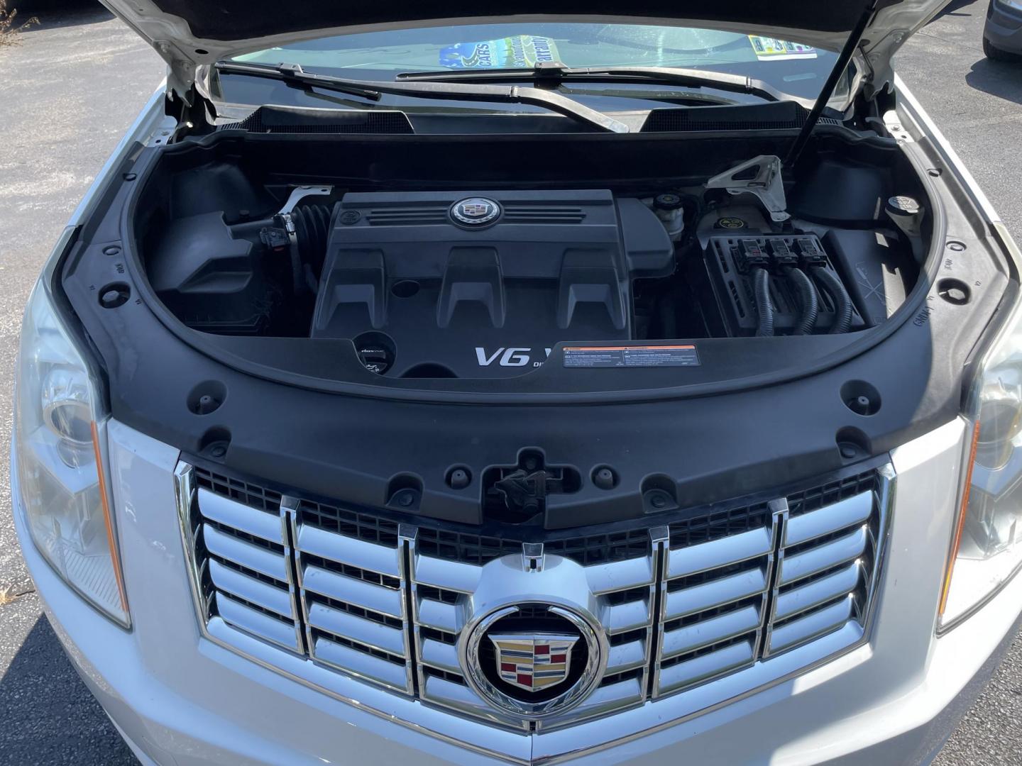 2014 White /black Cadillac SRX Luxury Collection AWD (3GYFNEE36ES) with an 3.6L V6 DOHC 24V FFV engine, 6-Speed Automatic transmission, located at 101 N. Main Street, Muncy, PA, 17756, (570) 546-5462, 41.207691, -76.785942 - Photo#9