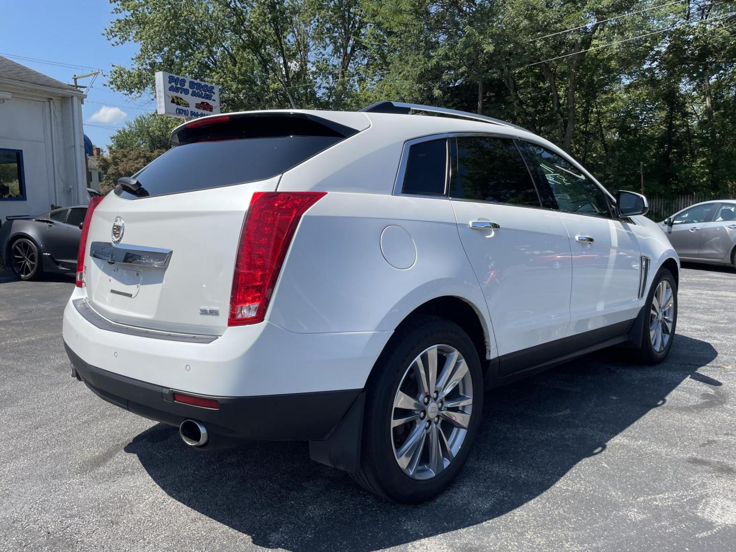 2014 White /black Cadillac SRX Luxury Collection AWD (3GYFNEE36ES) with an 3.6L V6 DOHC 24V FFV engine, 6-Speed Automatic transmission, located at 101 N. Main Street, Muncy, PA, 17756, (570) 546-5462, 41.207691, -76.785942 - Photo#3