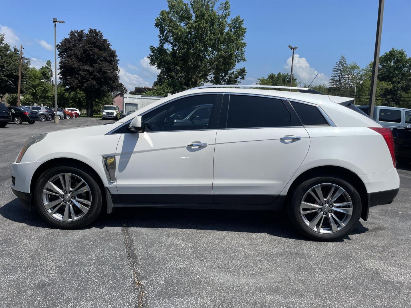 2014 White /black Cadillac SRX Luxury Collection AWD (3GYFNEE36ES) with an 3.6L V6 DOHC 24V FFV engine, 6-Speed Automatic transmission, located at 101 N. Main Street, Muncy, PA, 17756, (570) 546-5462, 41.207691, -76.785942 - Photo#2