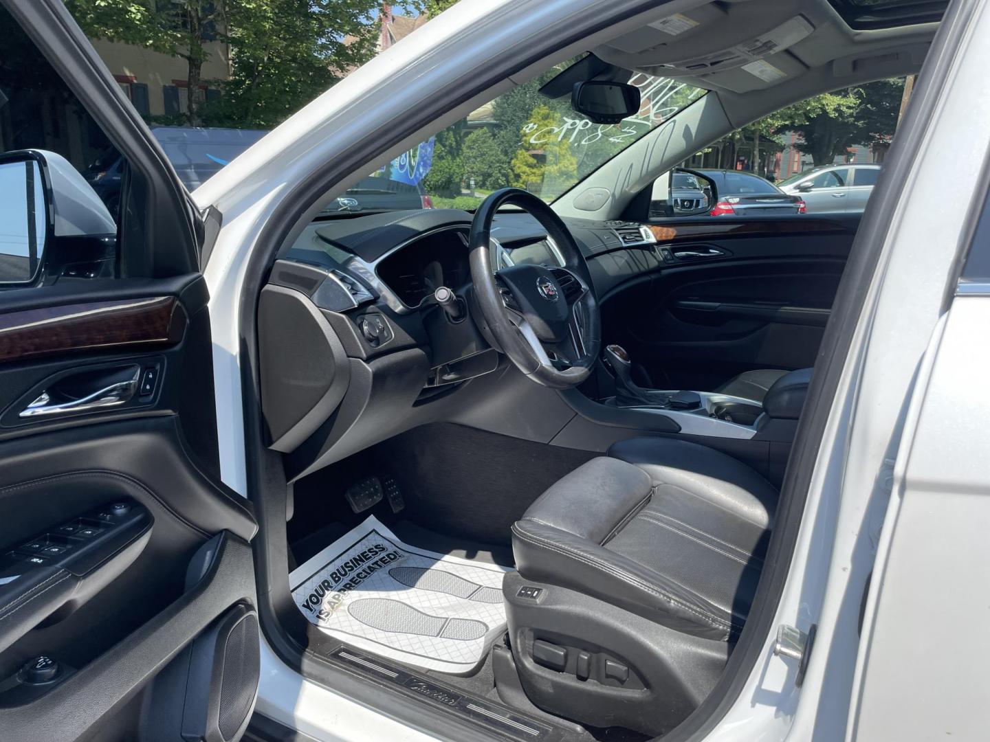 2014 White /black Cadillac SRX Luxury Collection AWD (3GYFNEE36ES) with an 3.6L V6 DOHC 24V FFV engine, 6-Speed Automatic transmission, located at 101 N. Main Street, Muncy, PA, 17756, (570) 546-5462, 41.207691, -76.785942 - Photo#6