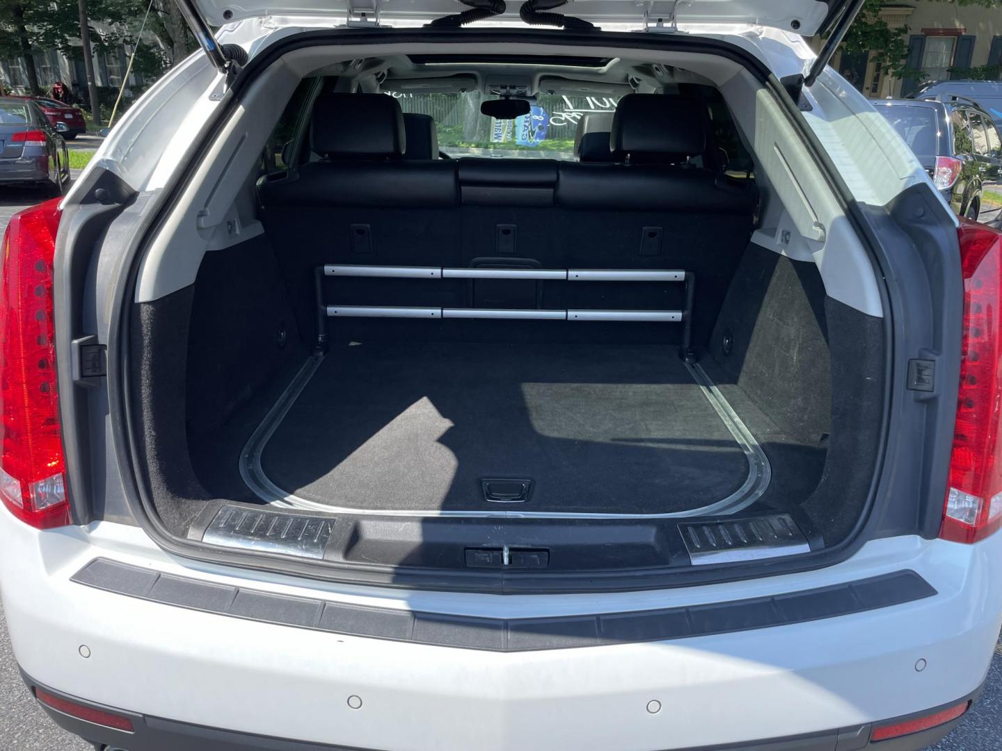 2014 White /black Cadillac SRX Luxury Collection AWD (3GYFNEE36ES) with an 3.6L V6 DOHC 24V FFV engine, 6-Speed Automatic transmission, located at 101 N. Main Street, Muncy, PA, 17756, (570) 546-5462, 41.207691, -76.785942 - Photo#8