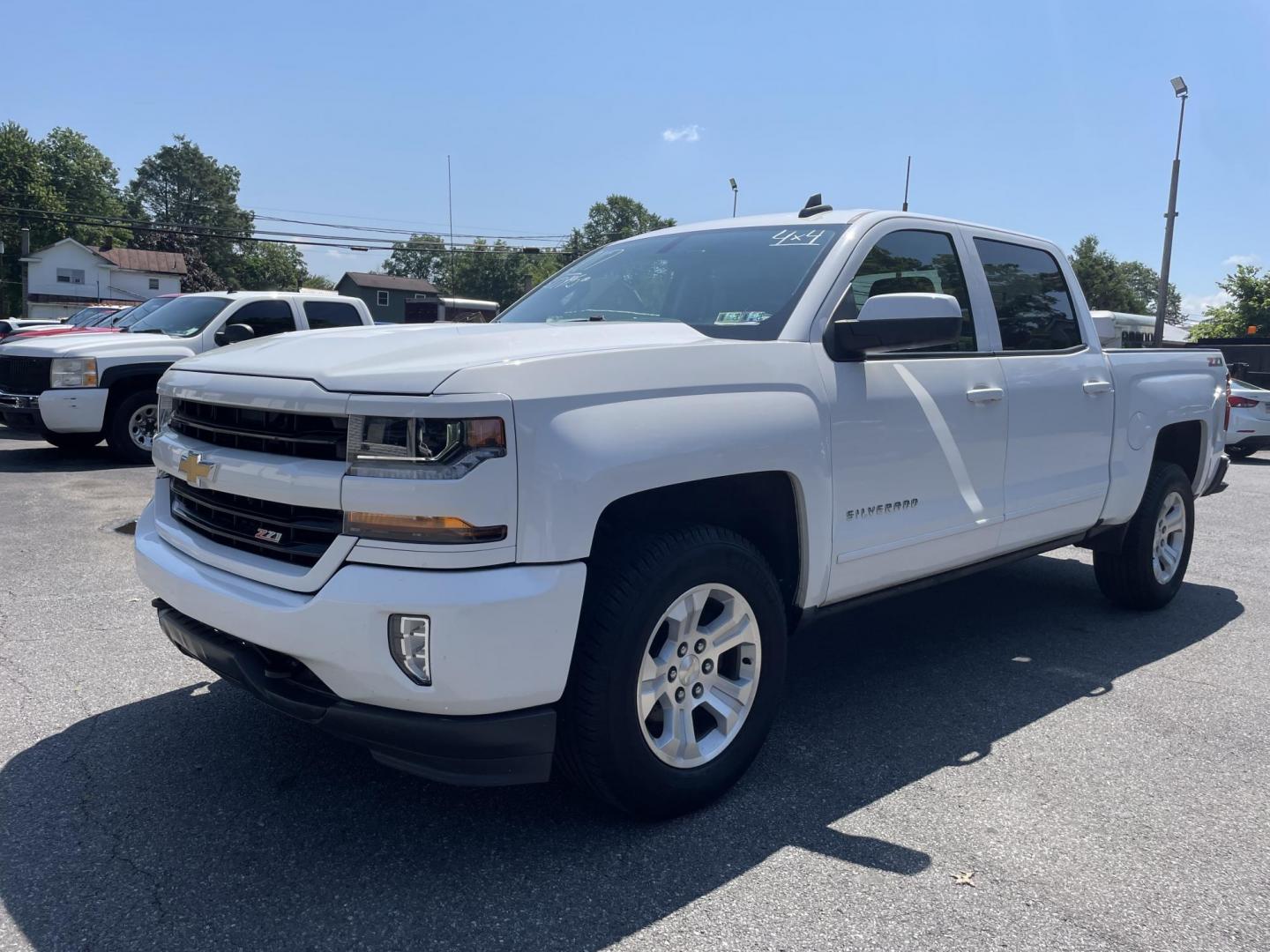 2017 White /black Chevrolet Silverado 1500 LT Crew Cab 4WD (3GCUKREC1HG) with an 5.3L V8 OHV 16V engine, 6A transmission, located at 101 N. Main Street, Muncy, PA, 17756, (570) 546-5462, 41.207691, -76.785942 - Photo#4