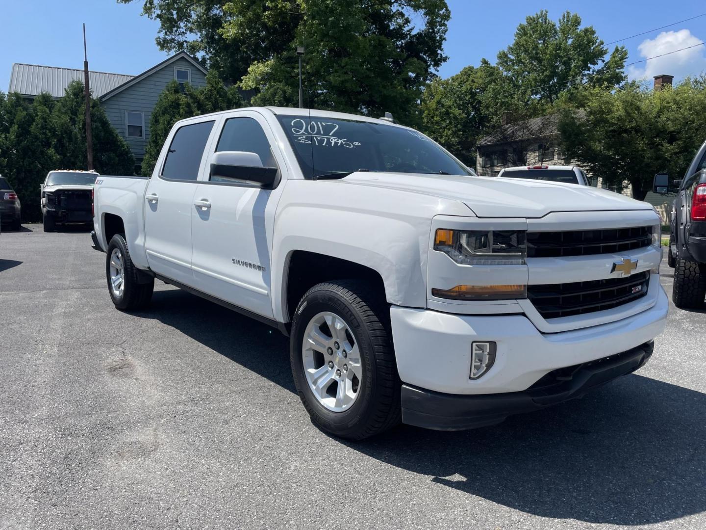 2017 White /black Chevrolet Silverado 1500 LT Crew Cab 4WD (3GCUKREC1HG) with an 5.3L V8 OHV 16V engine, 6A transmission, located at 101 N. Main Street, Muncy, PA, 17756, (570) 546-5462, 41.207691, -76.785942 - Photo#1