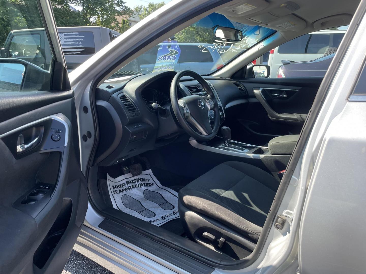 2015 silver Nissan Altima 2.5 S (1N4AL3AP3FN) with an 2.5L L4 DOHC 16V engine, Continuously Variable Transmission transmission, located at 101 N. Main Street, Muncy, PA, 17756, (570) 546-5462, 41.207691, -76.785942 - Photo#4