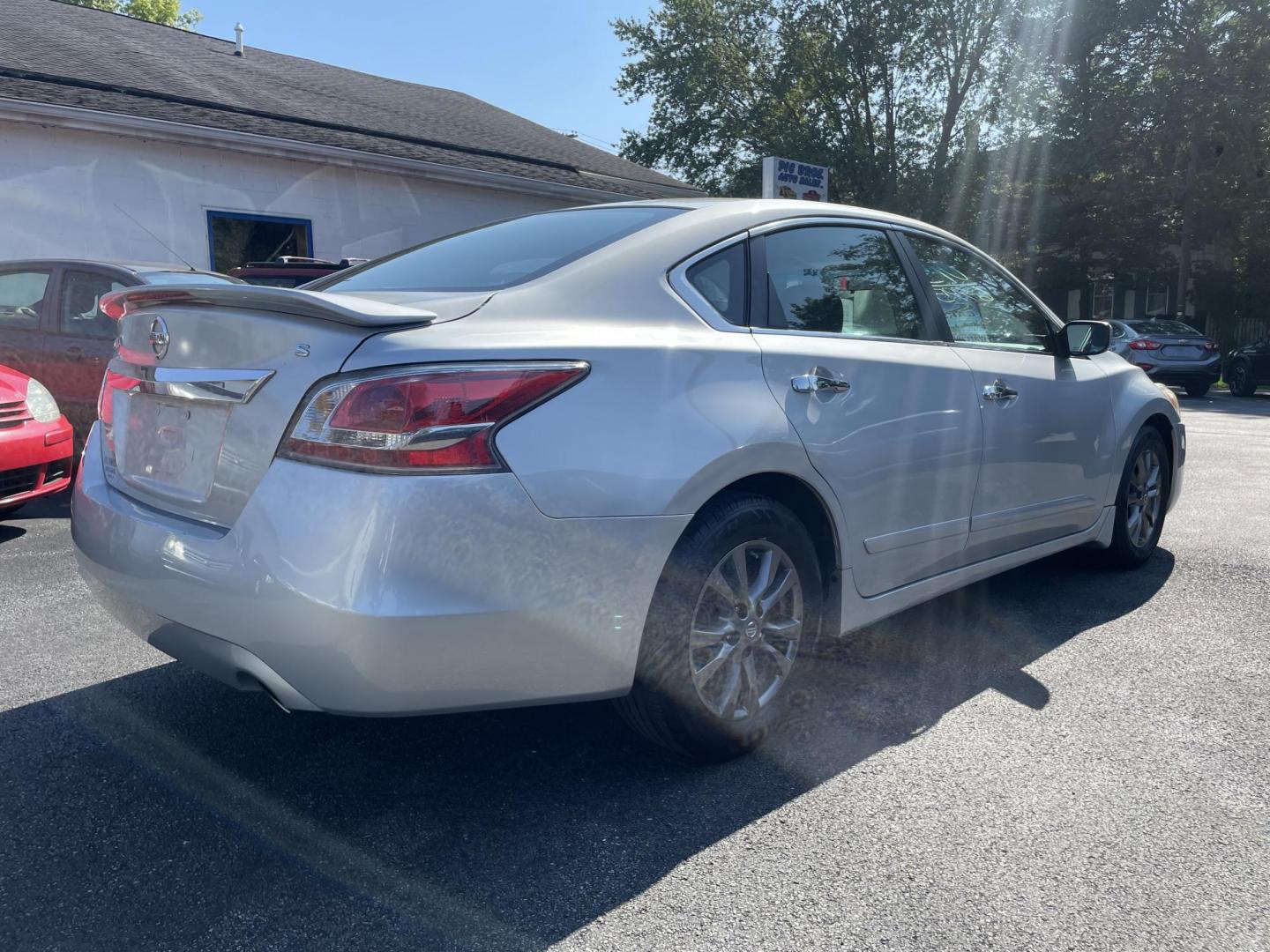 2015 silver Nissan Altima 2.5 S (1N4AL3AP3FN) with an 2.5L L4 DOHC 16V engine, Continuously Variable Transmission transmission, located at 101 N. Main Street, Muncy, PA, 17756, (570) 546-5462, 41.207691, -76.785942 - Photo#3