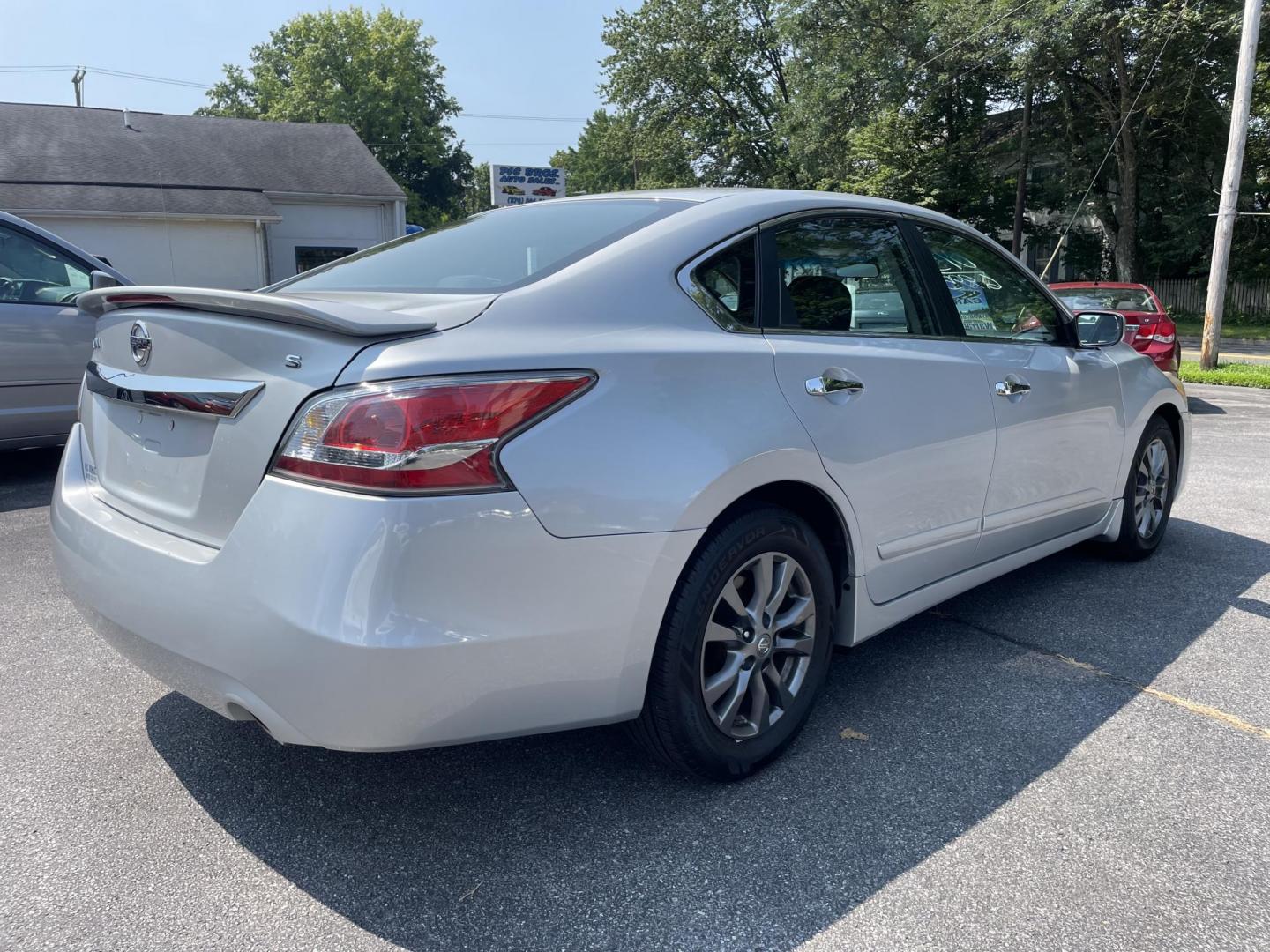 2015 silver Nissan Altima 2.5 S (1N4AL3AP3FN) with an 2.5L L4 DOHC 16V engine, Continuously Variable Transmission transmission, located at 101 N. Main Street, Muncy, PA, 17756, (570) 546-5462, 41.207691, -76.785942 - Photo#3