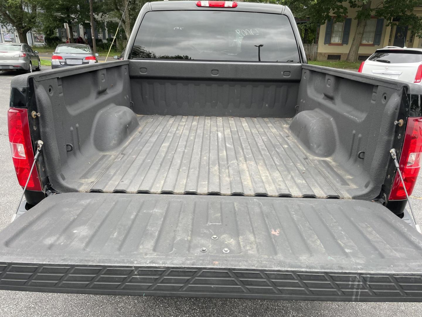 2009 Chevrolet Silverado 1500 LT1 Crew Cab 4WD (3GCEK23359G) with an 5.3L V8 OHV 16V FFV engine, 4-Speed Automatic transmission, located at 101 N. Main Street, Muncy, PA, 17756, (570) 546-5462, 41.207691, -76.785942 - Photo#6