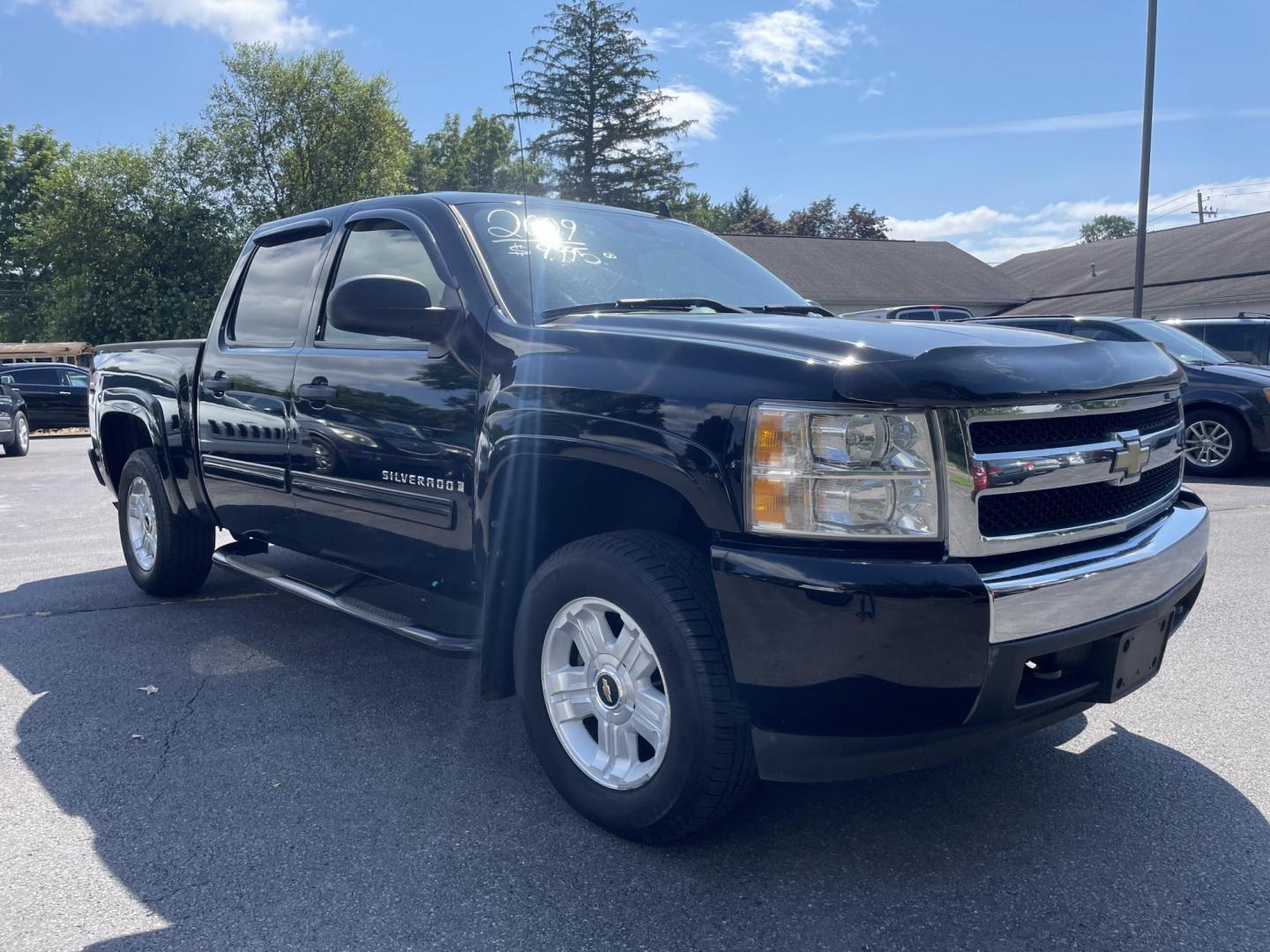 2009 Chevrolet Silverado 1500 LT1 Crew Cab 4WD (3GCEK23359G) with an 5.3L V8 OHV 16V FFV engine, 4-Speed Automatic transmission, located at 101 N. Main Street, Muncy, PA, 17756, (570) 546-5462, 41.207691, -76.785942 - Photo#1