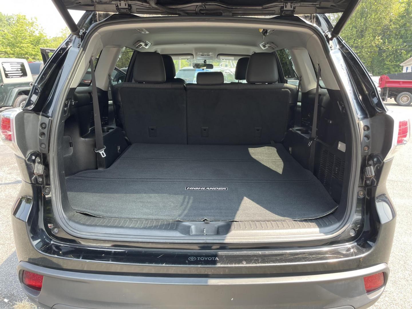 2015 black /black Toyota Highlander LE AWD V6 (5TDBKRFH6FS) with an 3.5L V6 DOHC 24V engine, 6-Speed Automatic transmission, located at 101 N. Main Street, Muncy, PA, 17756, (570) 546-5462, 41.207691, -76.785942 - Photo#7