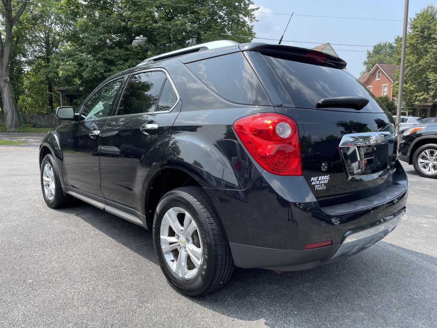 2011 black Chevrolet Equinox 2LT AWD (2CNFLNEC8B6) with an 2.4L L4 DOHC 16V engine, 6-Speed Automatic transmission, located at 101 N. Main Street, Muncy, PA, 17756, (570) 546-5462, 41.207691, -76.785942 - Photo#3
