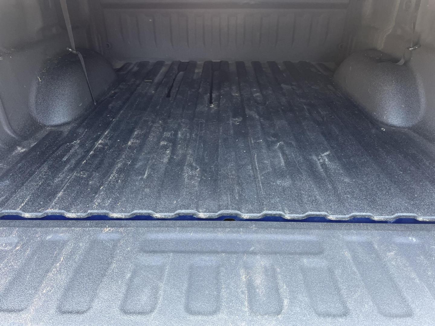 2017 blue /black Chevrolet Silverado 1500 LT Crew Cab 4WD (3GCUKREC5HG) with an 5.3L V8 OHV 16V engine, 6A transmission, located at 101 N. Main Street, Muncy, PA, 17756, (570) 546-5462, 41.207691, -76.785942 - Photo#8