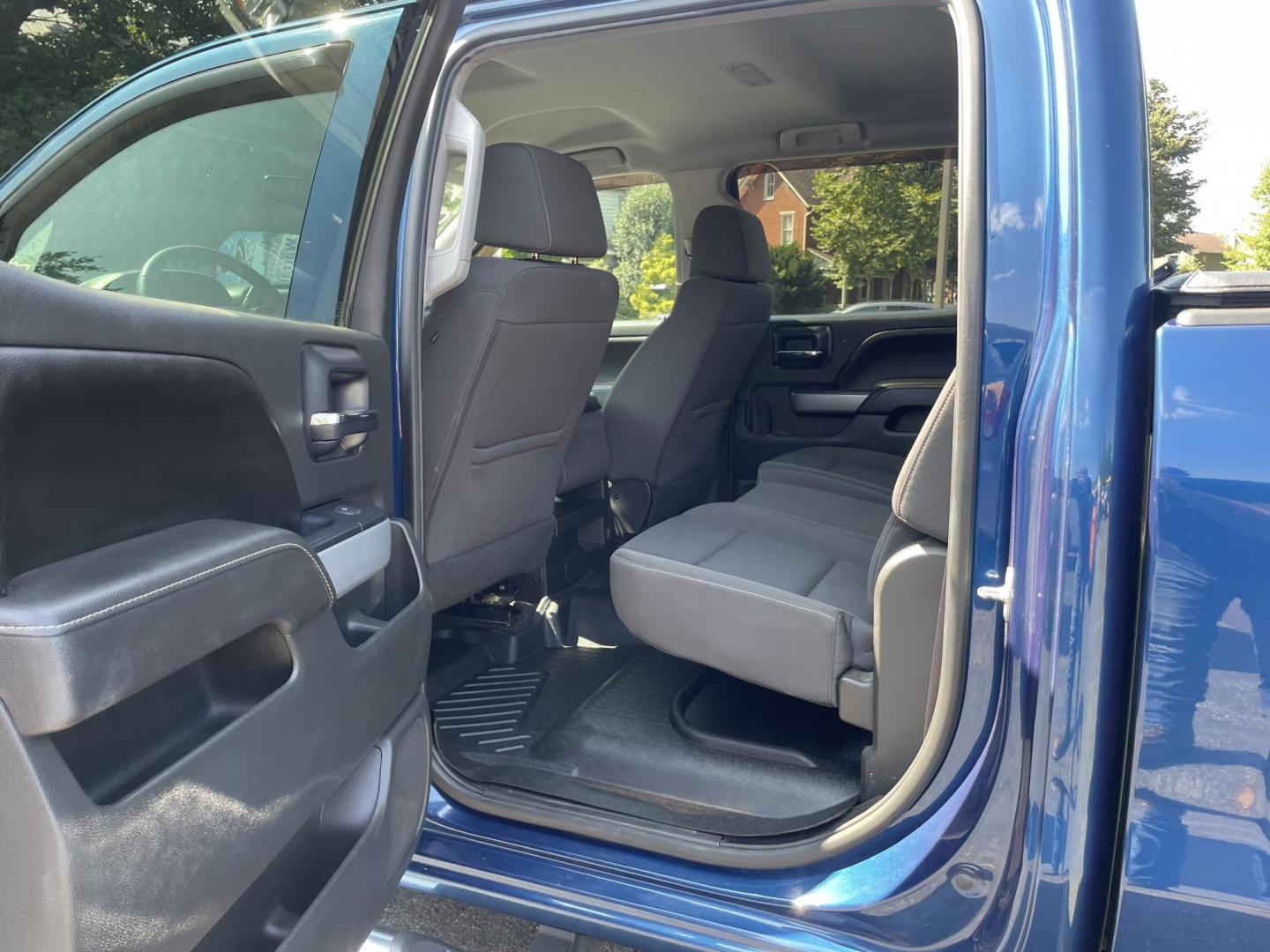 2017 blue /black Chevrolet Silverado 1500 LT Crew Cab 4WD (3GCUKREC5HG) with an 5.3L V8 OHV 16V engine, 6A transmission, located at 101 N. Main Street, Muncy, PA, 17756, (570) 546-5462, 41.207691, -76.785942 - Photo#7