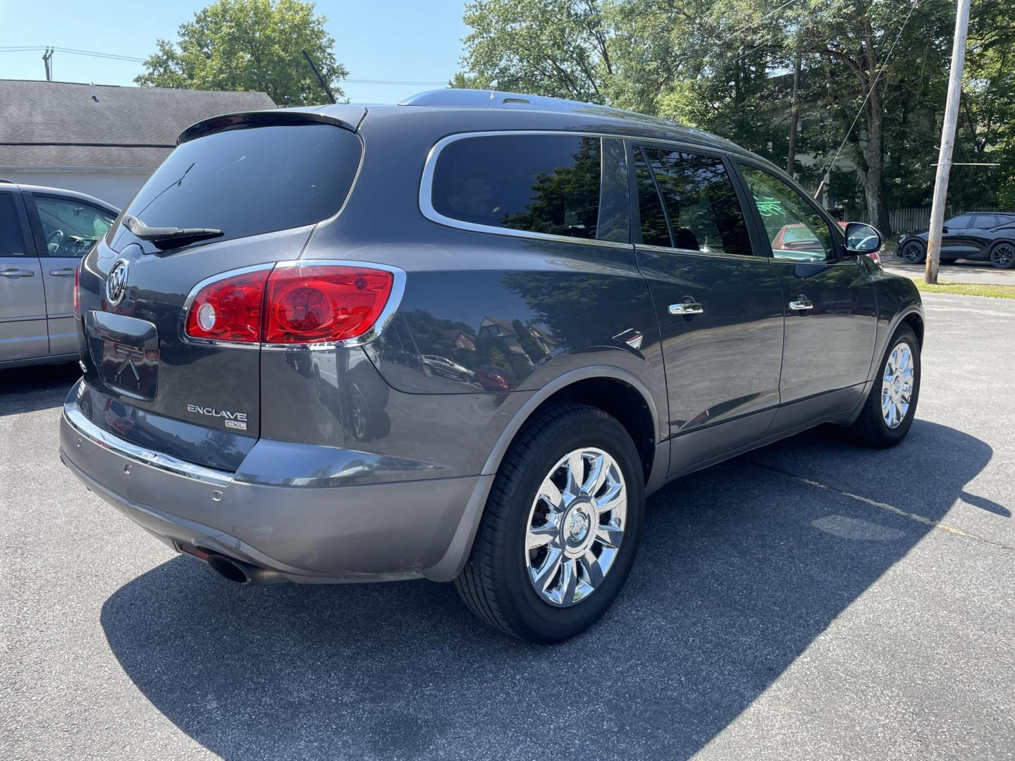 2011 Buick Enclave CXL-2 AWD (5GAKVCED7BJ) with an 3.6L V6 DOHC 24V engine, 6-Speed Automatic Overdrive transmission, located at 101 N. Main Street, Muncy, PA, 17756, (570) 546-5462, 41.207691, -76.785942 - Photo#5