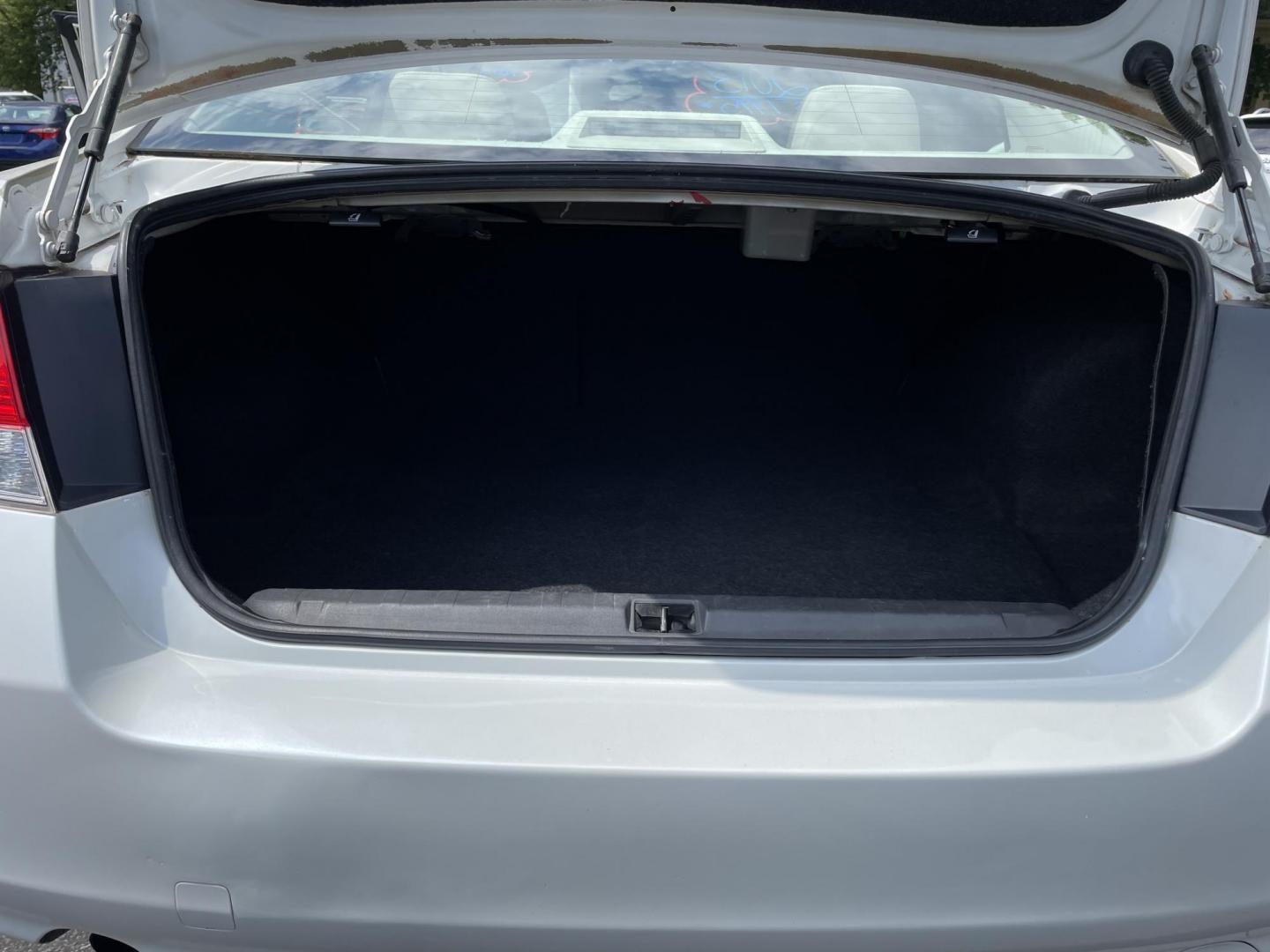 2013 White /tan Subaru Legacy 2.5i (4S3BMBA6XD3) with an 2.5L H4 SOHC 16V engine, Continuously Variable Transmission transmission, located at 101 N. Main Street, Muncy, PA, 17756, (570) 546-5462, 41.207691, -76.785942 - Photo#6
