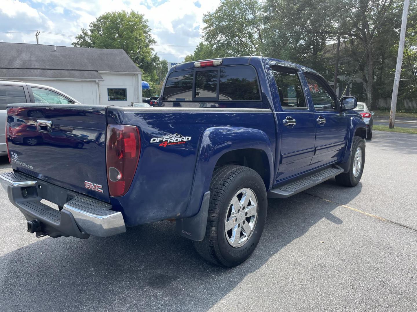 2012 blue GMC Canyon SLE2 Crew Cab 4WD (1GTH6PFE4C8) with an 3.7L L5 DOHC 20V engine, auto transmission, located at 101 N. Main Street, Muncy, PA, 17756, (570) 546-5462, 41.207691, -76.785942 - Photo#4