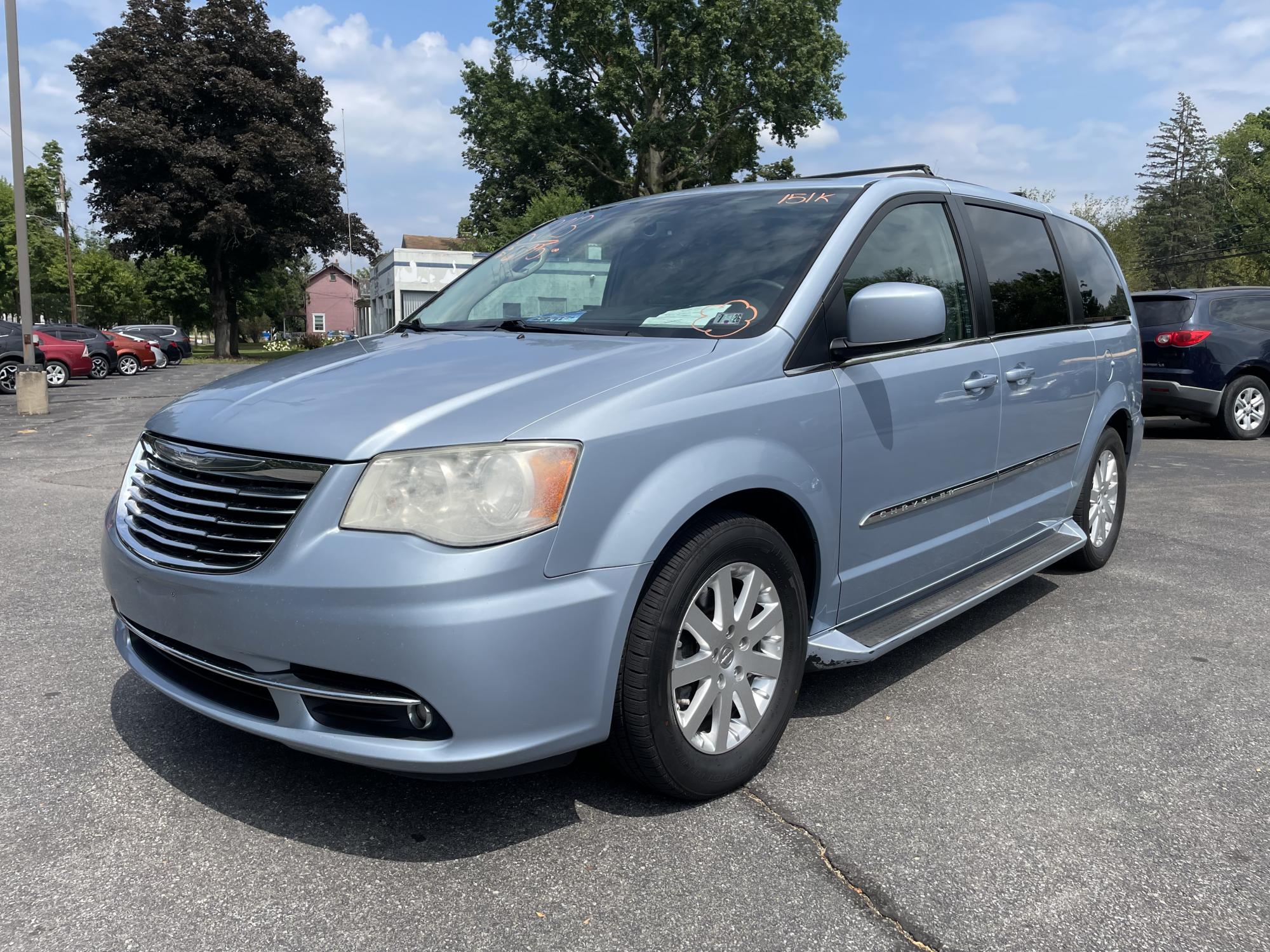 photo of 2013 Chrysler Town & Country Touring