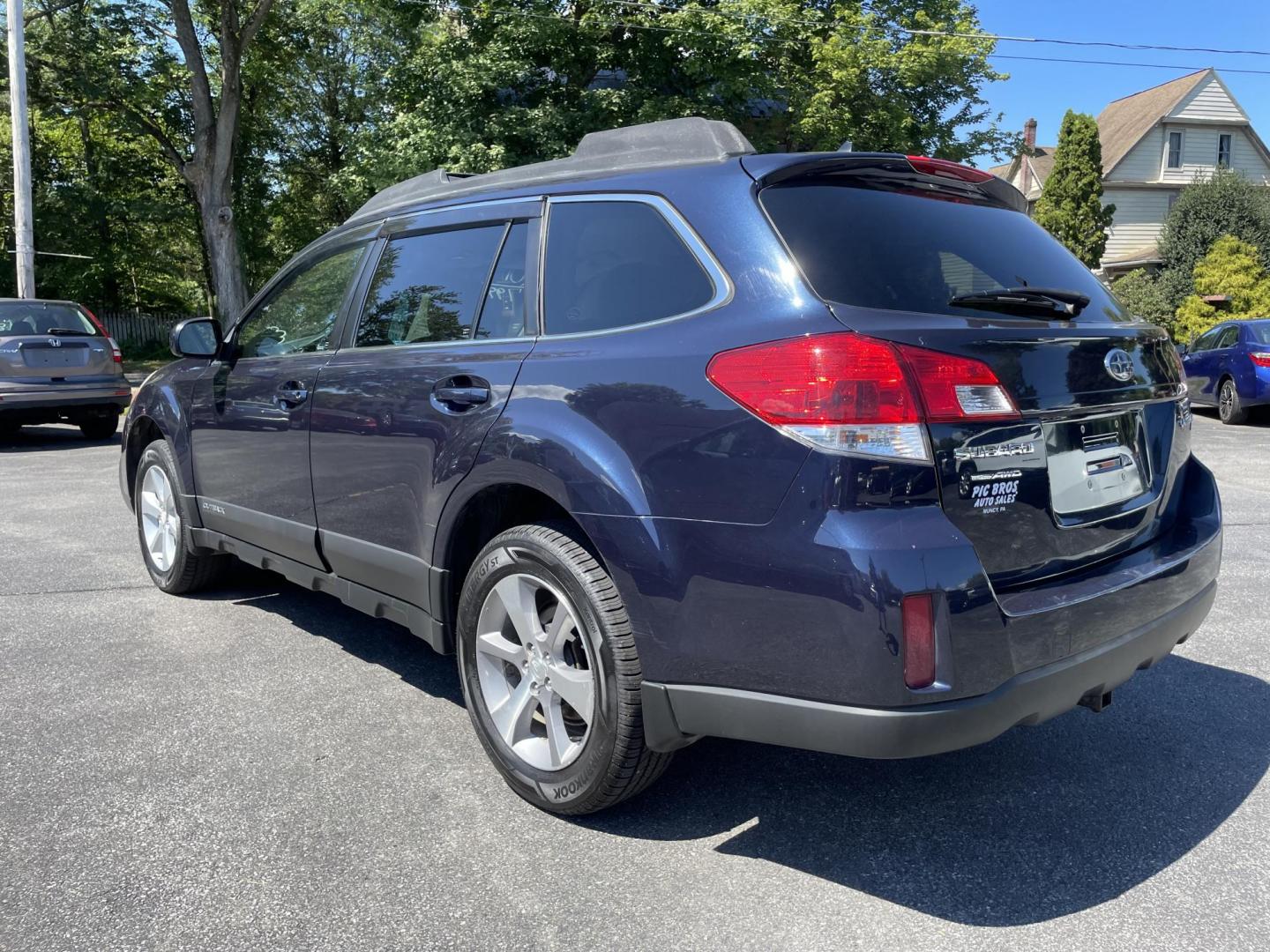 2014 blue Subaru Outback 2.5i Premium (4S4BRCCC4E3) with an 2.5L H4 DOHC 16V engine, located at 101 N. Main Street, Muncy, PA, 17756, (570) 546-5462, 41.207691, -76.785942 - Photo#2